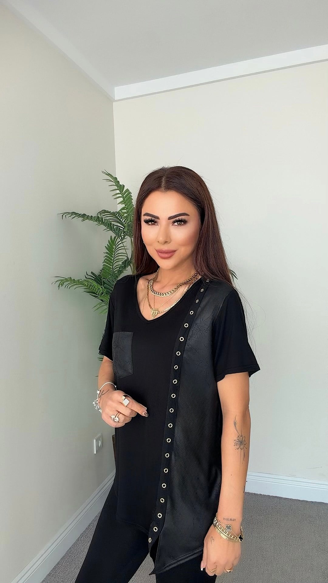 Danti Kadın Cep ve Kuşgözü Detaylı Siyah Bluz