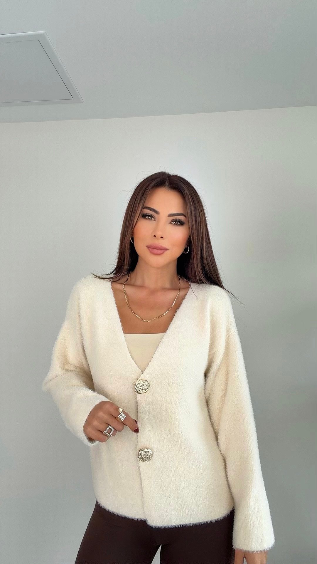 Lushi Düğmeli Yumoş Kadın Ekru Hırka