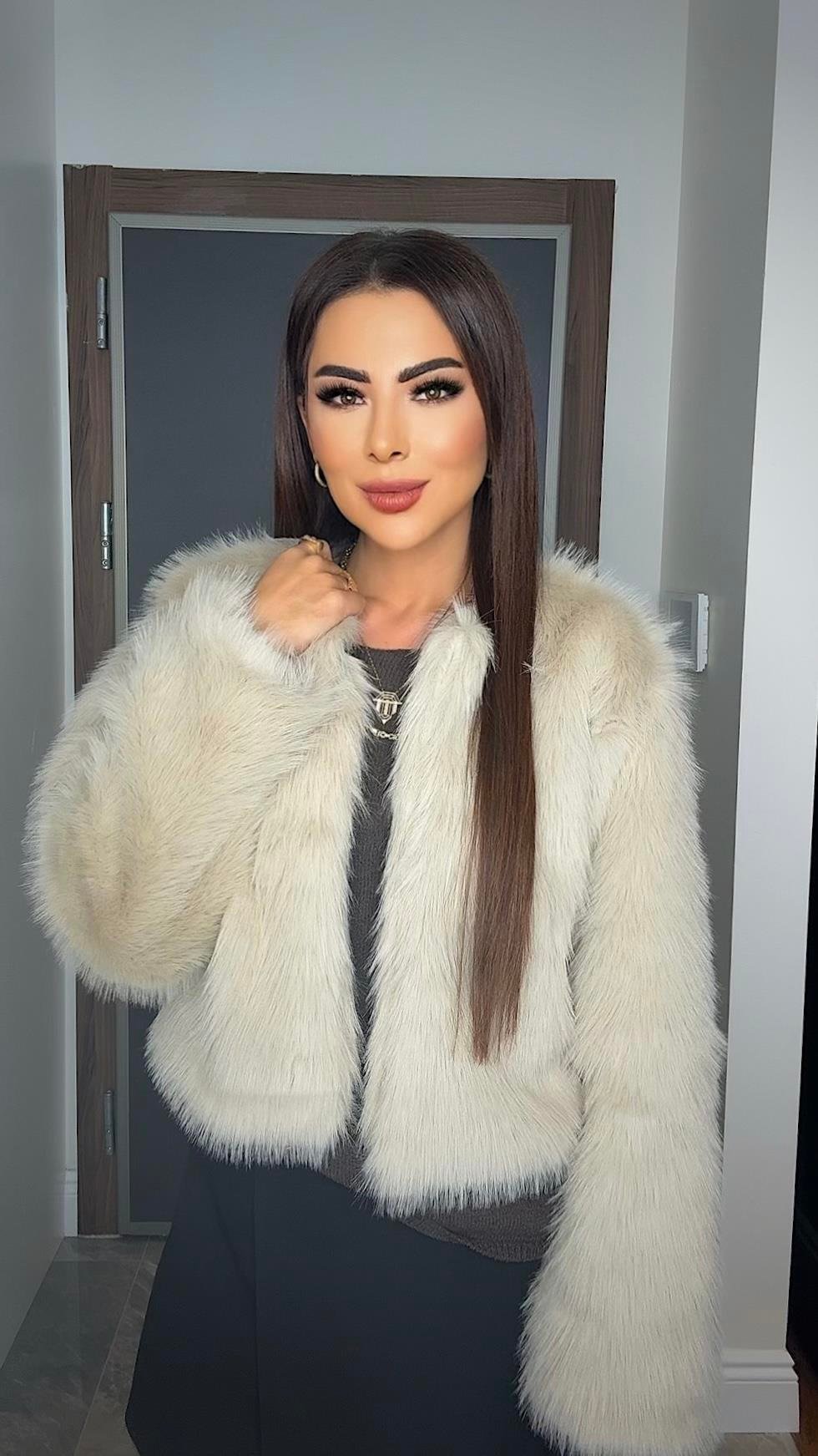 Mia Kadın Bej Suni Kısa Kürk