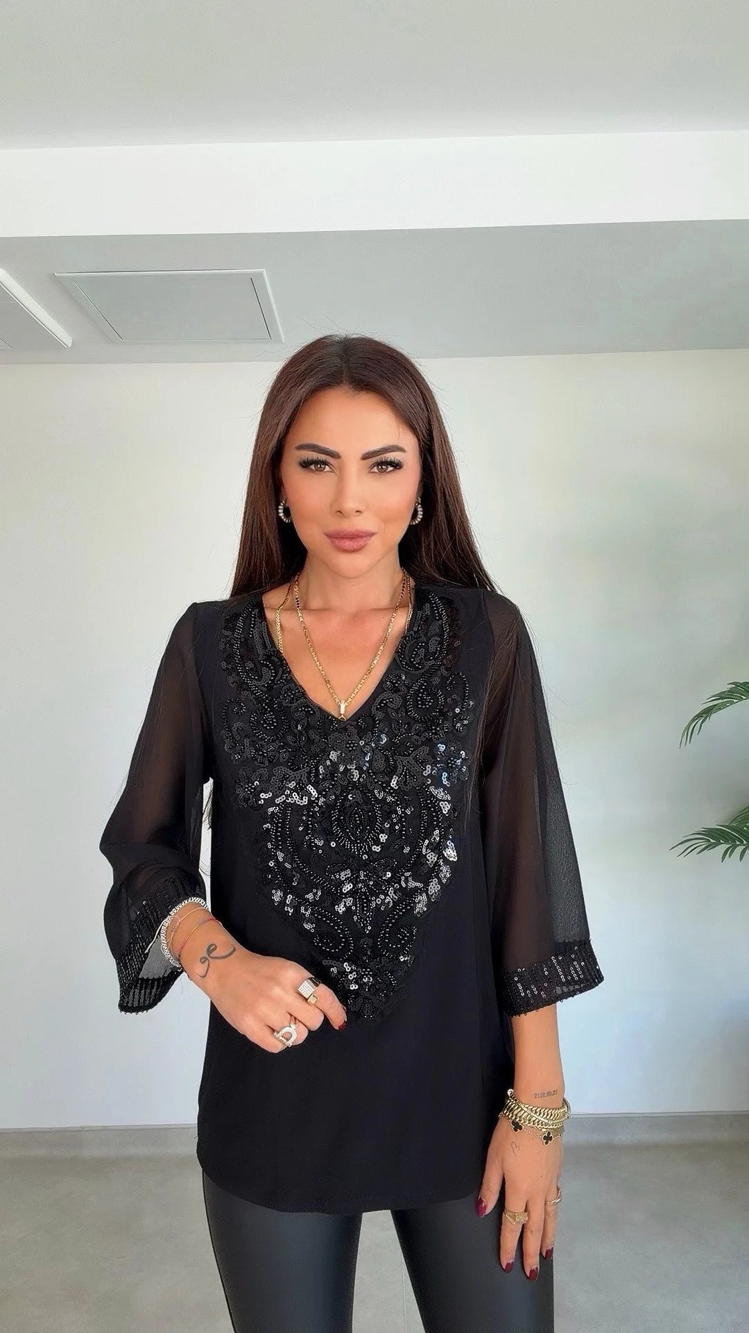 Nosian Kadın Yakası Nakışlı Şifon Kollu Bluz