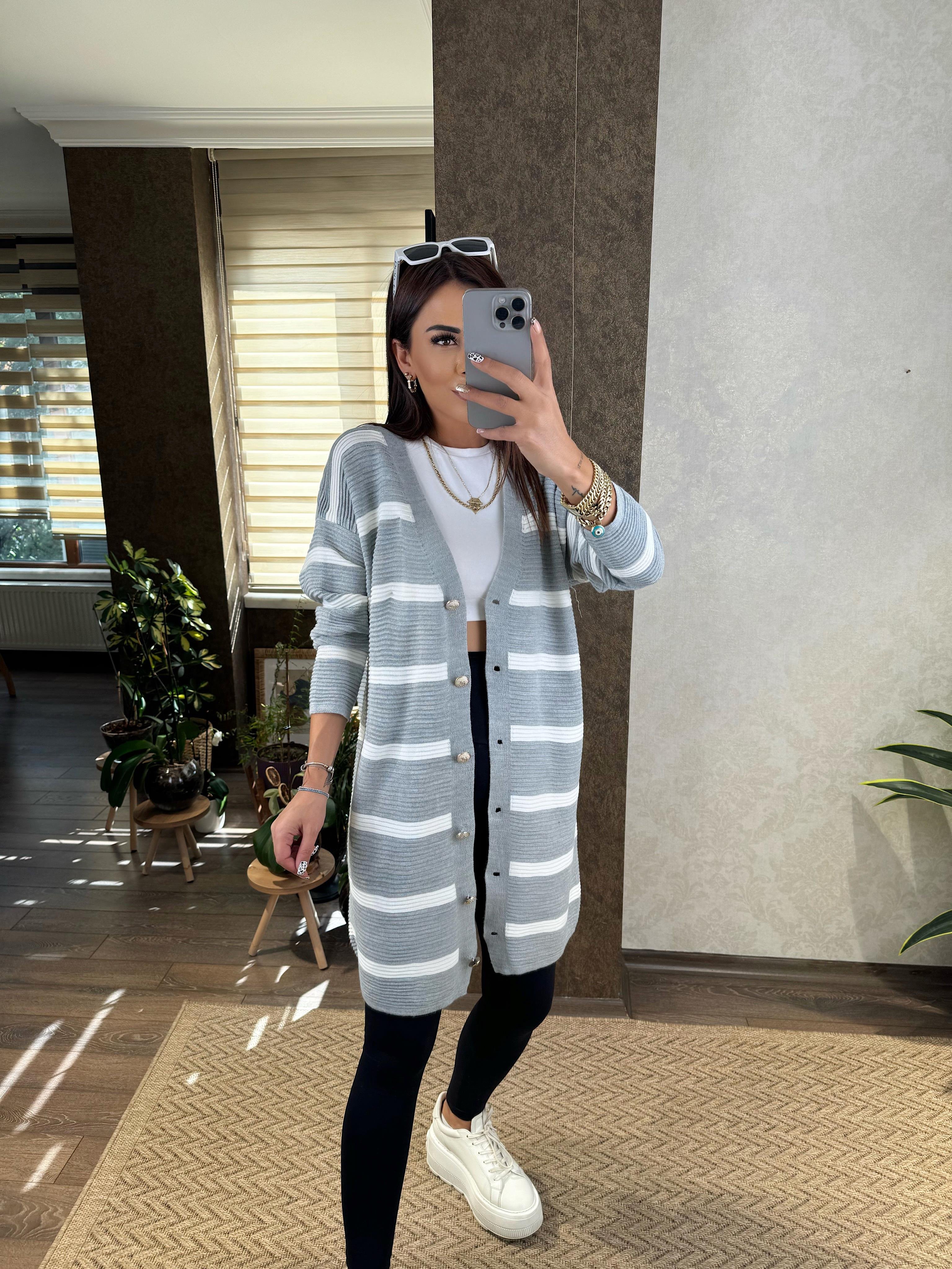 Oversize Gri-Beyaz Çizgi Detaylı Hırka