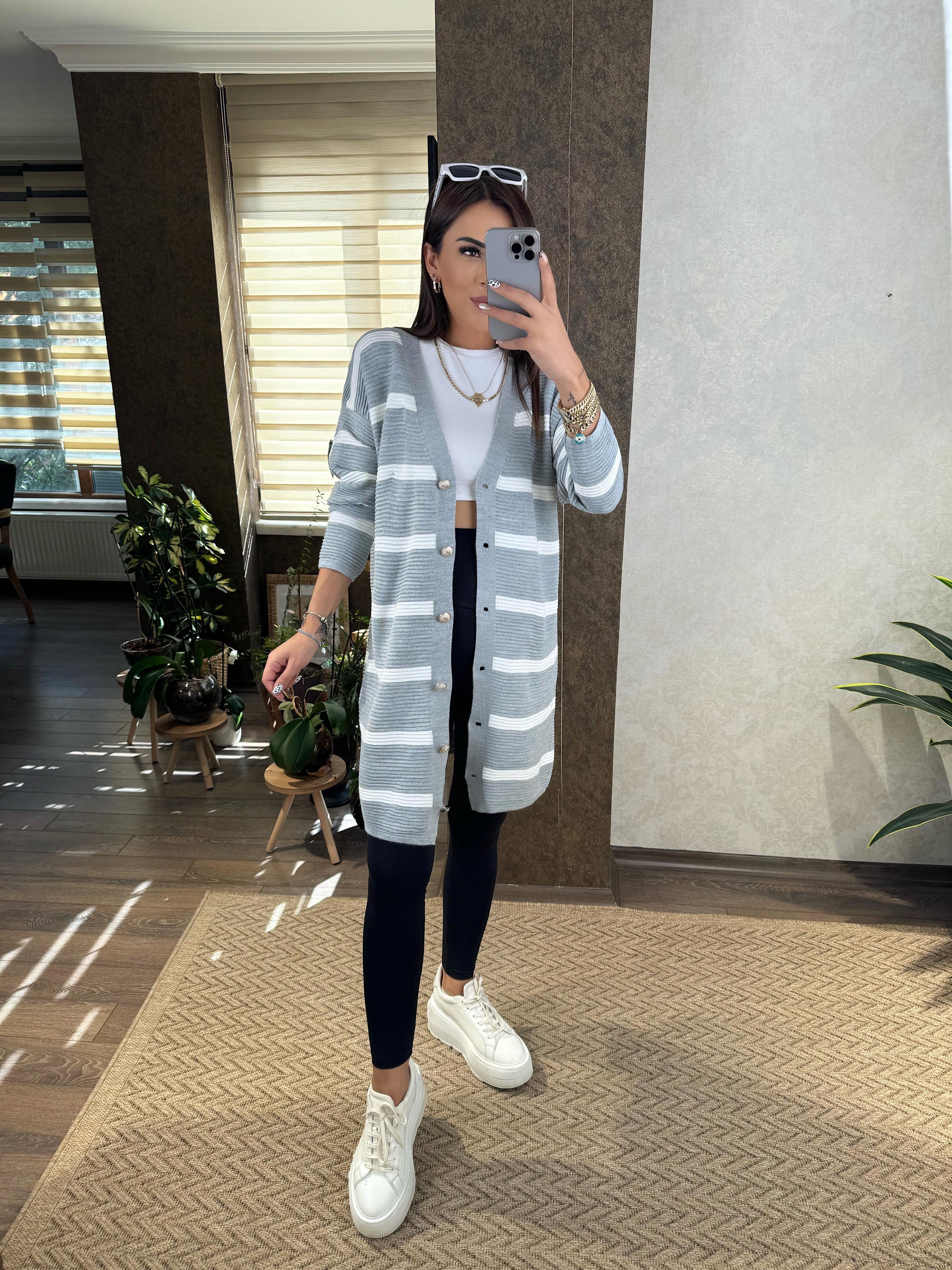 Oversize Gri-Beyaz Çizgi Detaylı Hırka