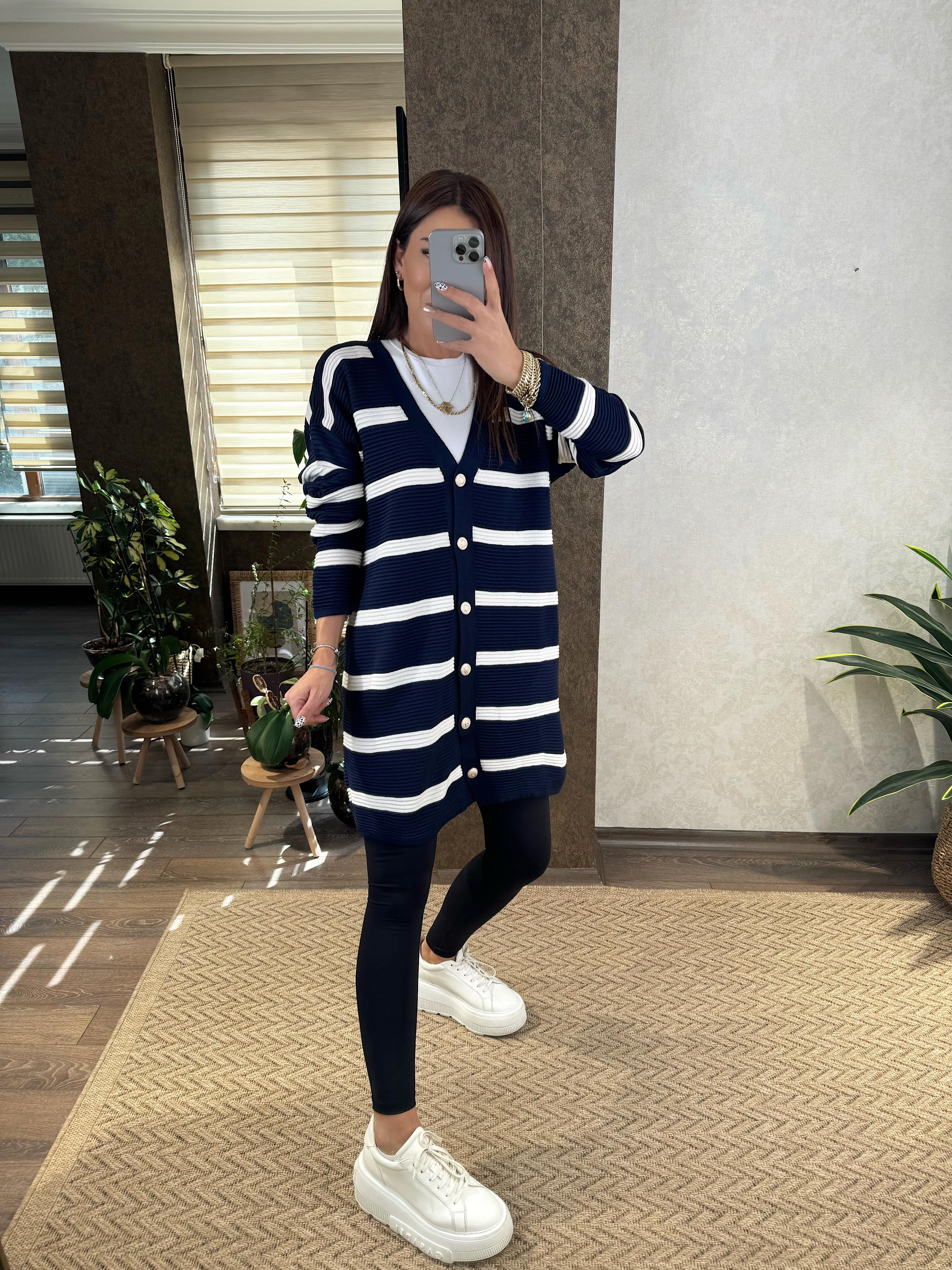 Oversize Lacivert-Beyaz Çizgi Detaylı Hırka