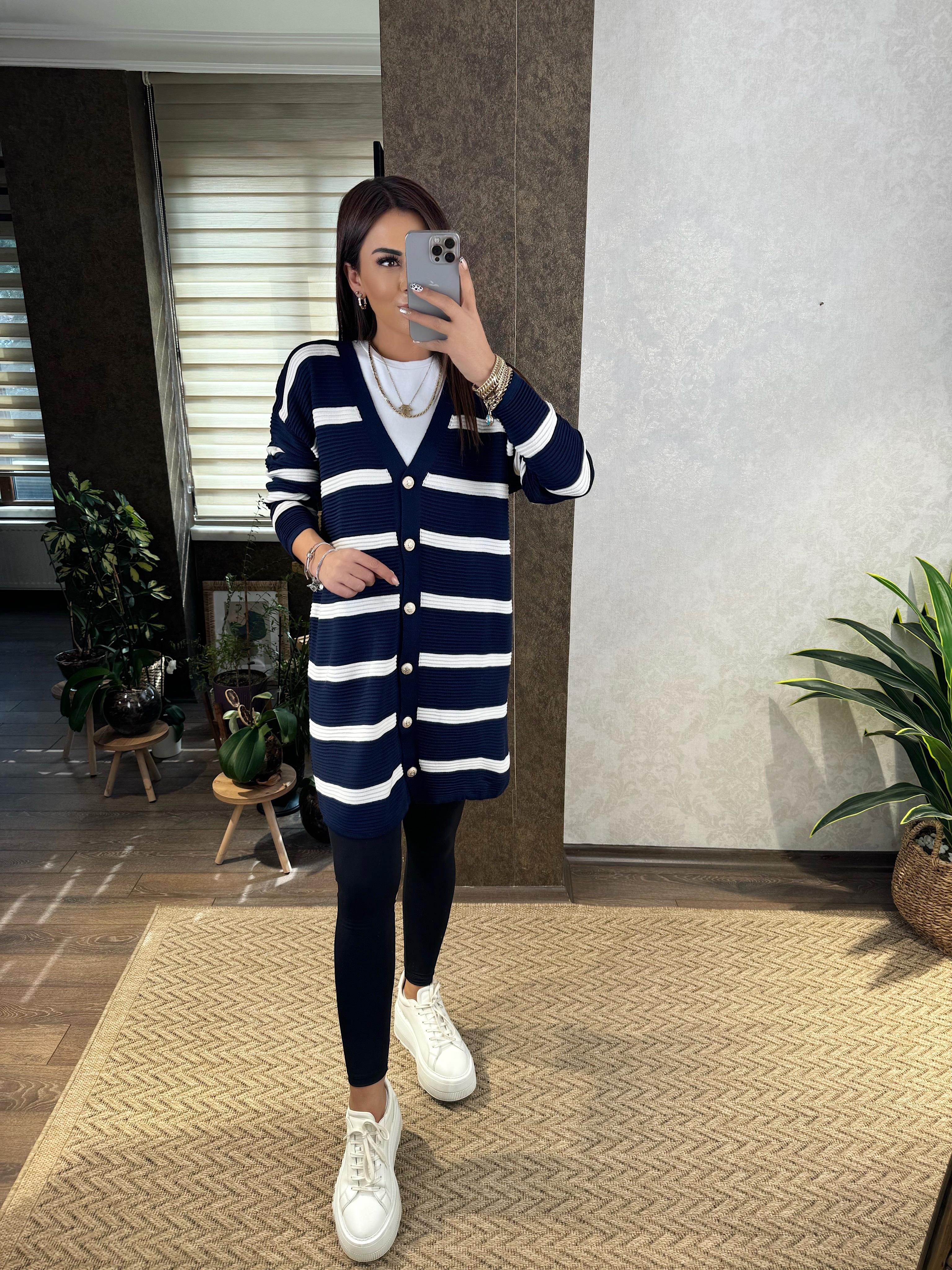 Oversize Lacivert-Beyaz Çizgi Detaylı Hırka
