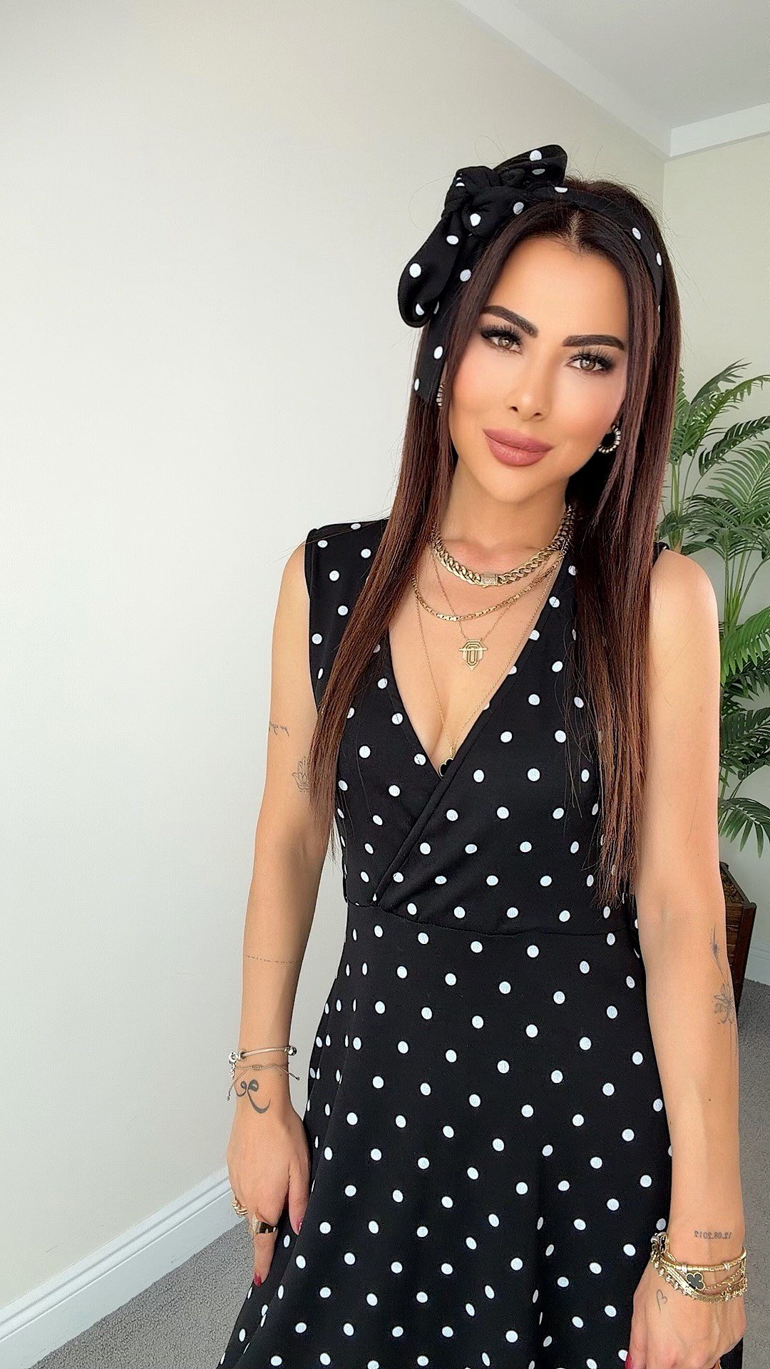 Pui Kadın Puantiyeli V Yaka Siyah Elbise