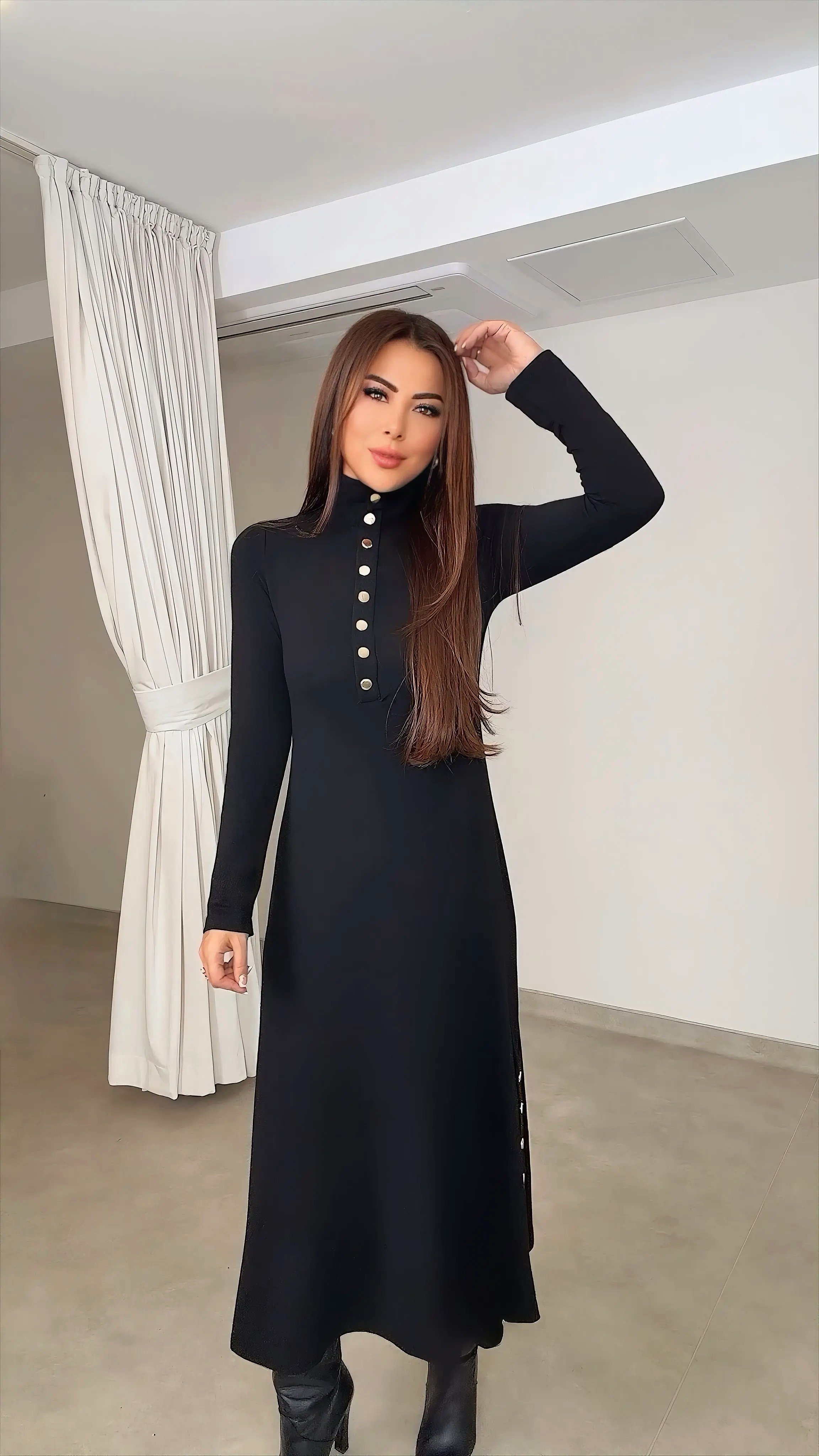 Ralino Yanları ve Önden Çıtçıt Detaylı Siyah Kadın Elbise