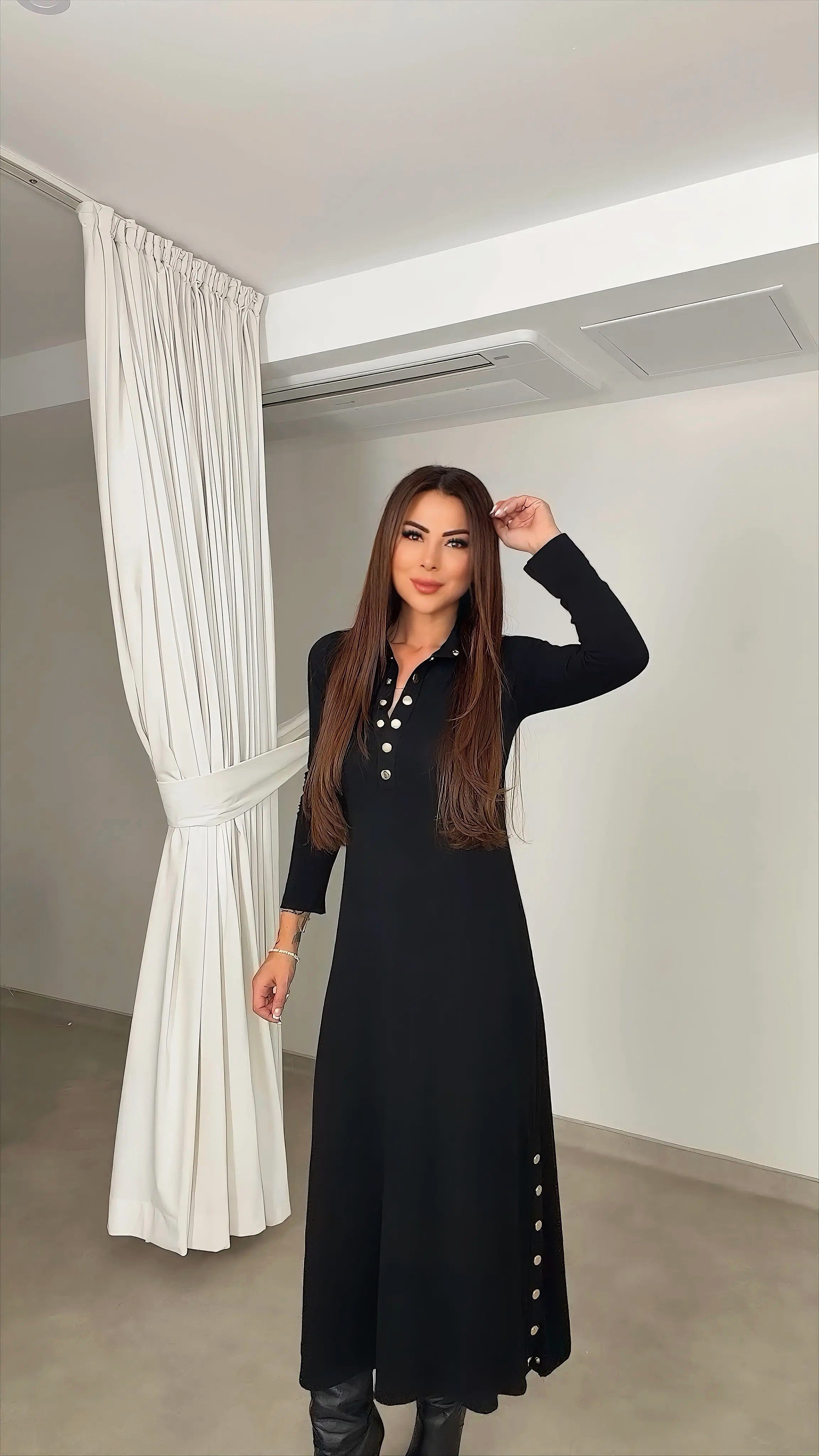 Ralino Yanları ve Önden Çıtçıt Detaylı Siyah Kadın Elbise