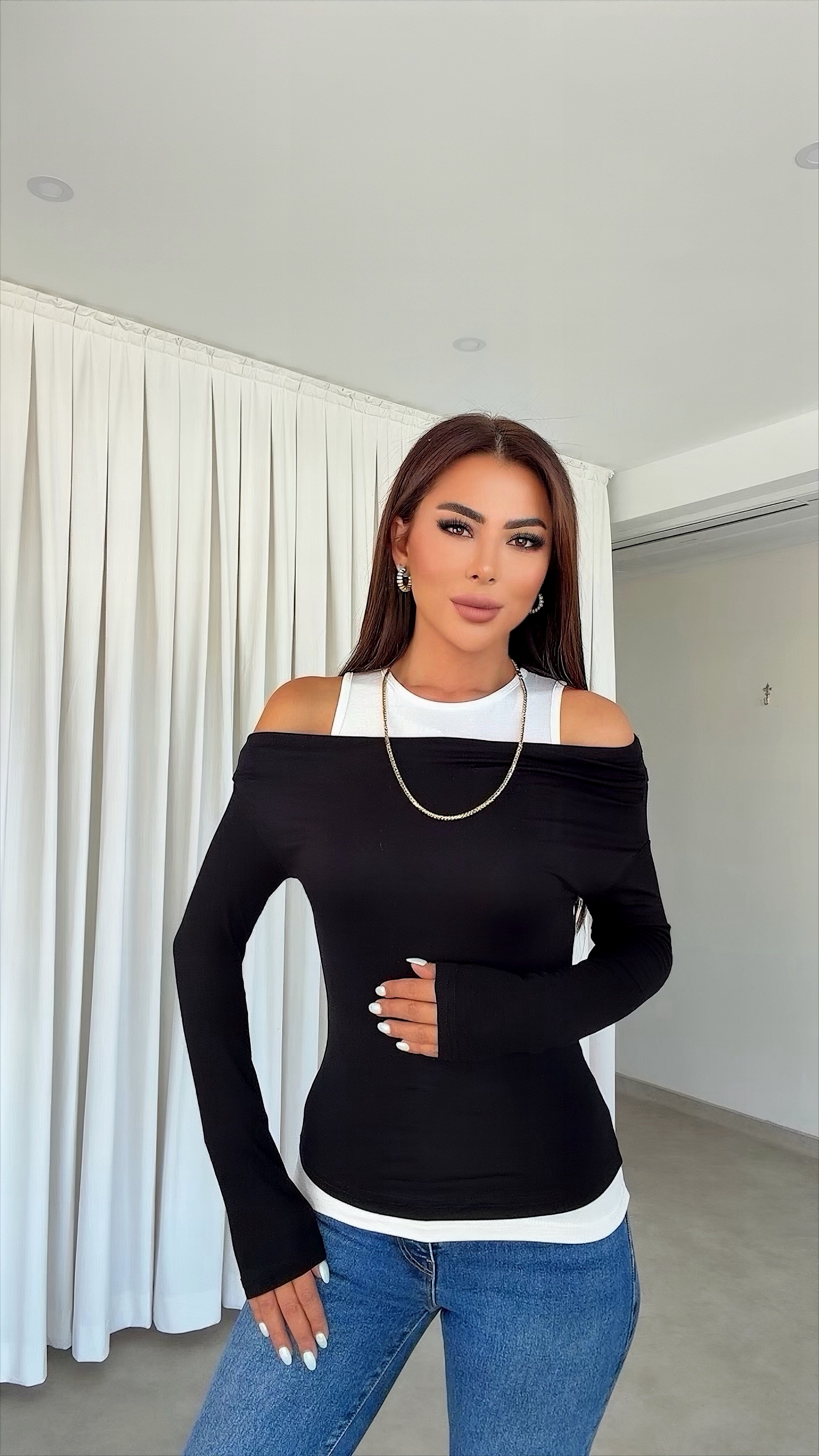 Rolimo Çilek Askı Detaylı Siyah Kadın Bluz