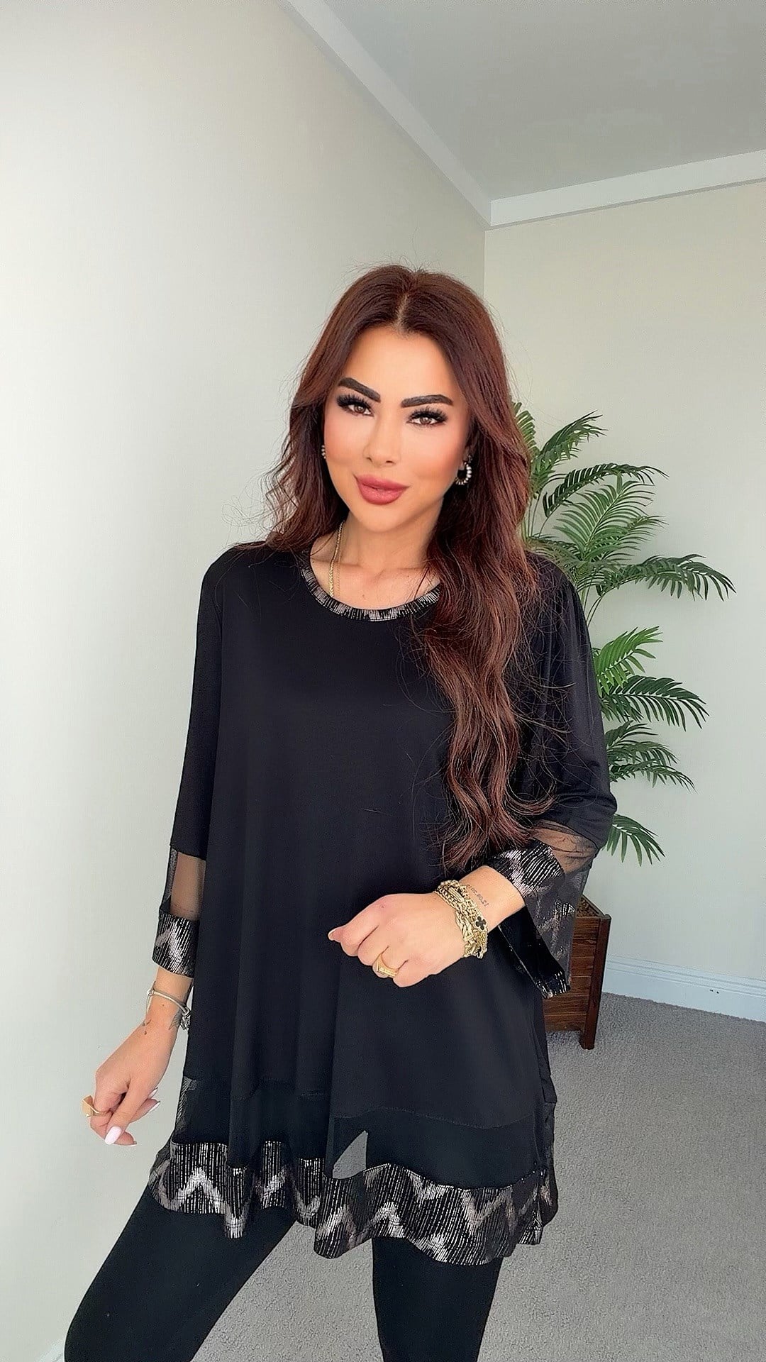 Samni Kadın Etek Ucu Varak Detaylı Siyah Bluz