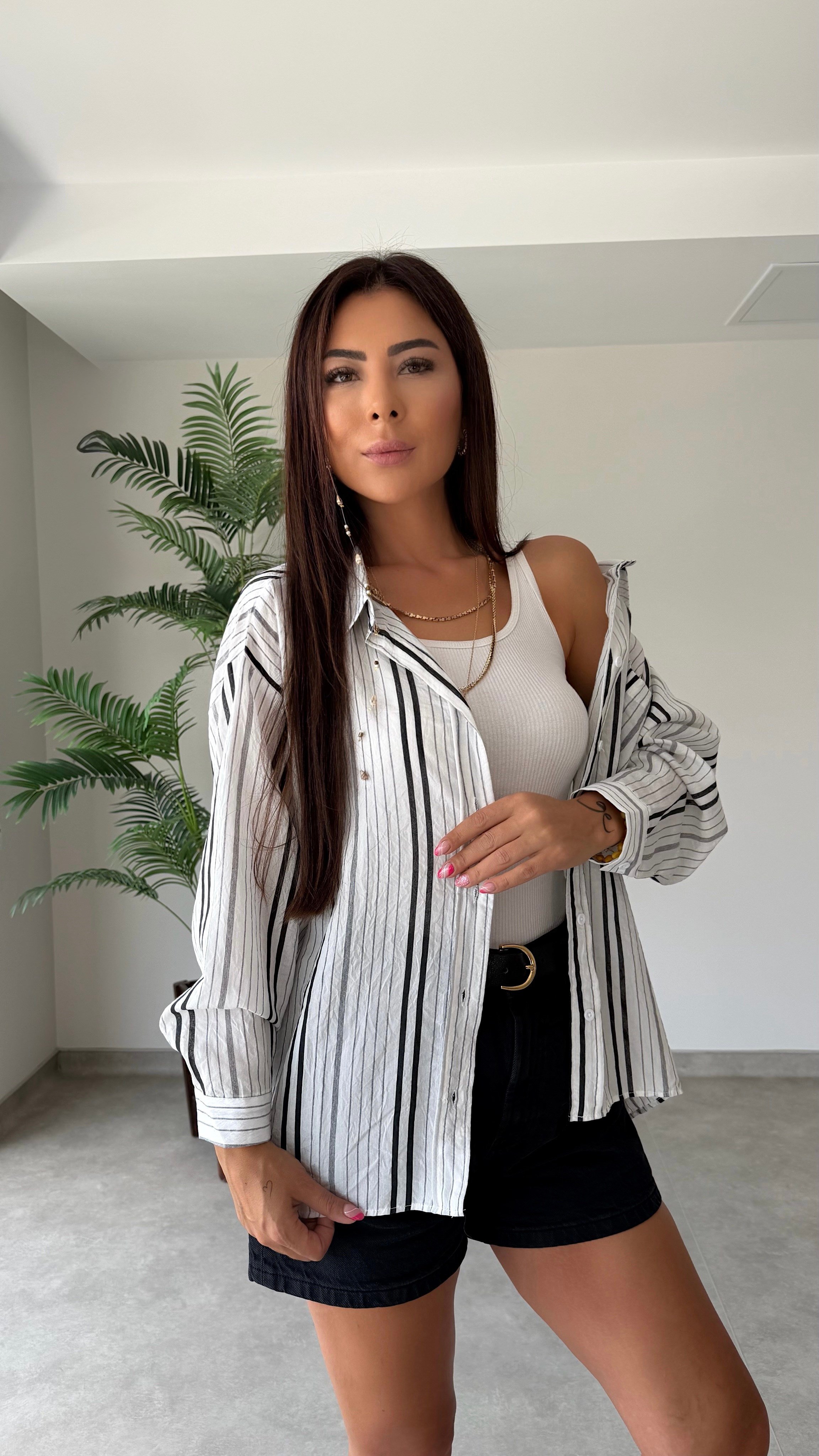 Seva Kadın Çizgili Oversize Beyaz Gömlek