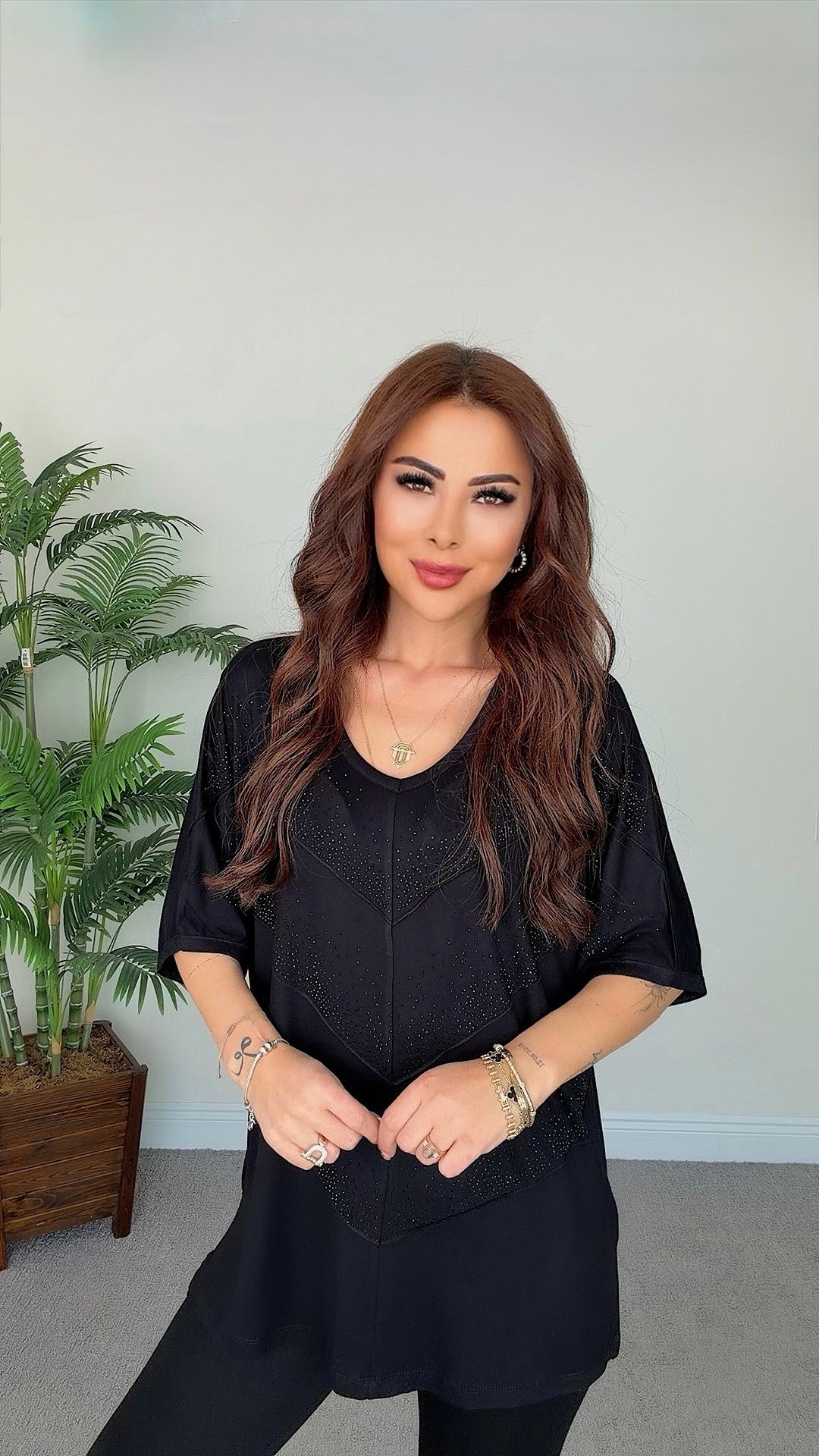Teyzi Kadın V Taş Detaylı Siyah Bluz