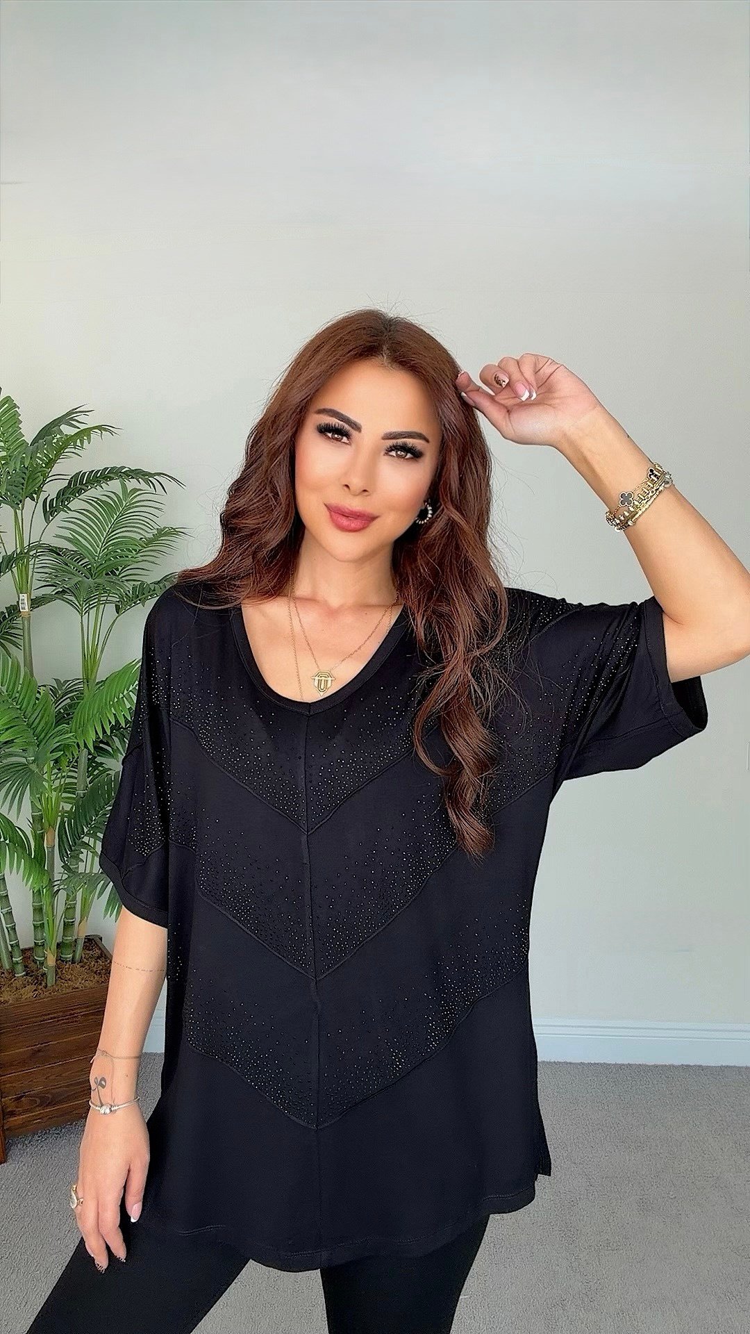 Teyzi Kadın V Taş Detaylı Siyah Bluz