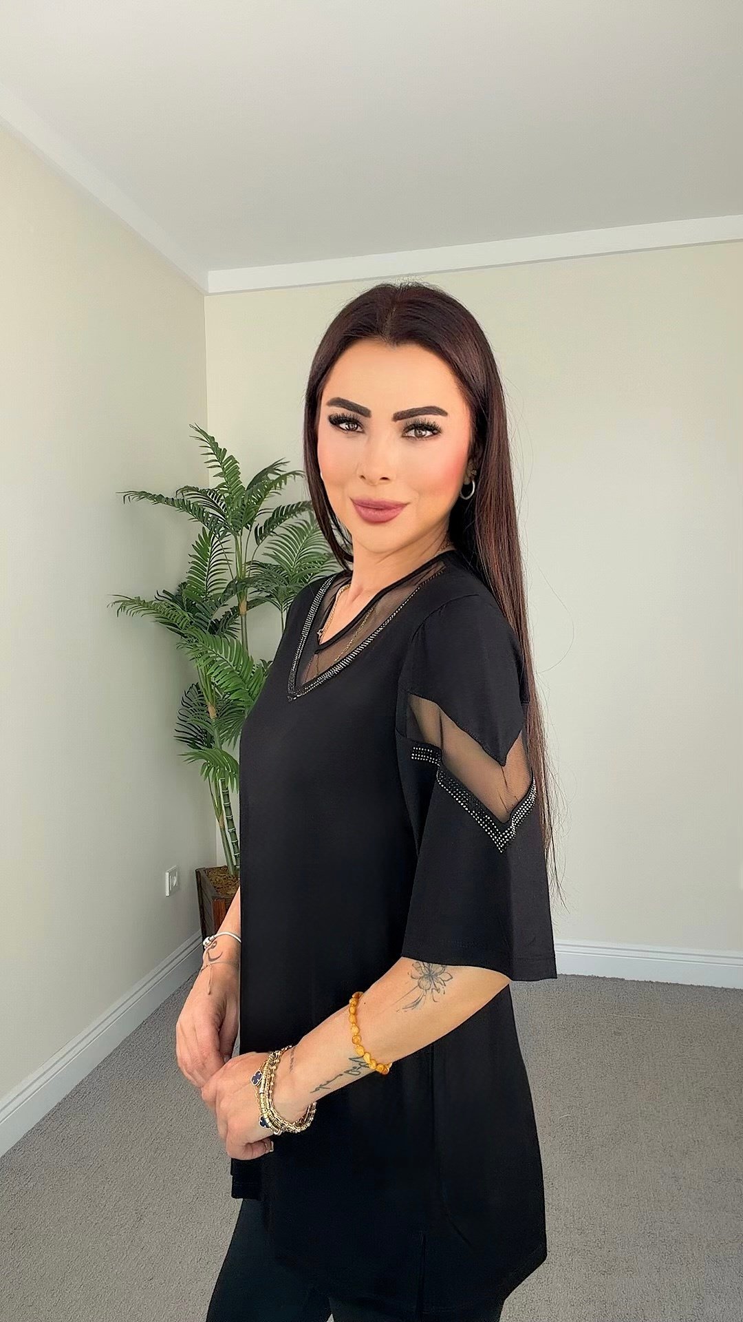 Timbe Kadın Yaka ve Kol Tül Detaylı Siyah Bluz