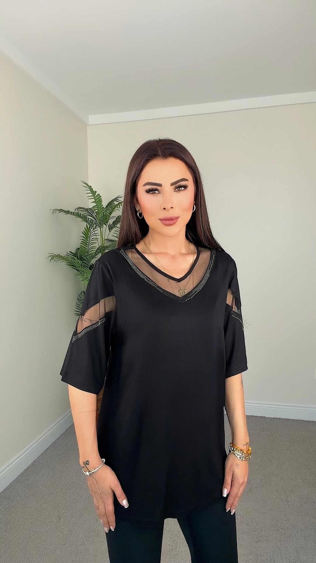 Timbe Kadın Yaka ve Kol Tül Detaylı Siyah Bluz