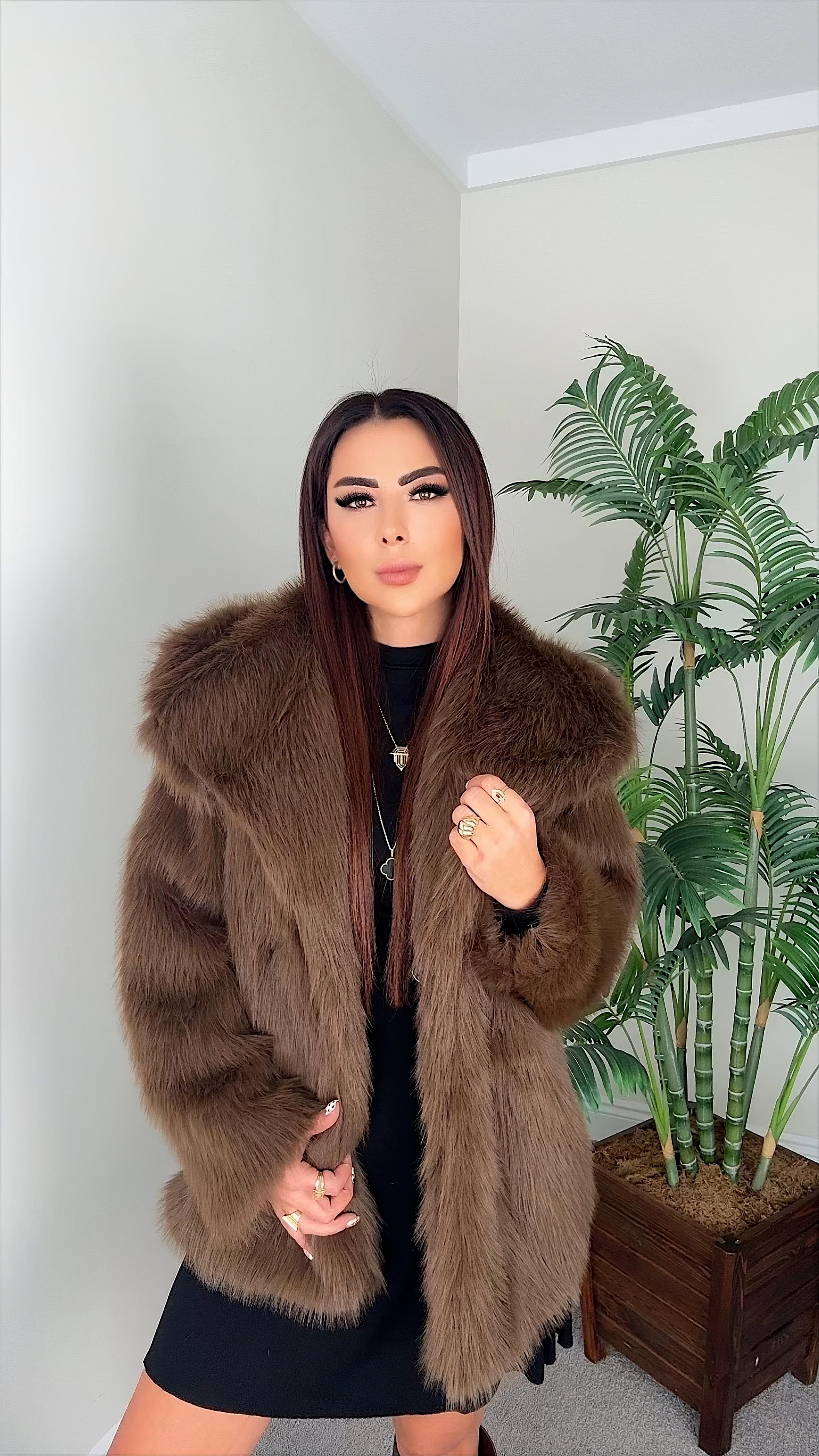Veronica Kadın Geniş Yaka Acı Kahve Kürk