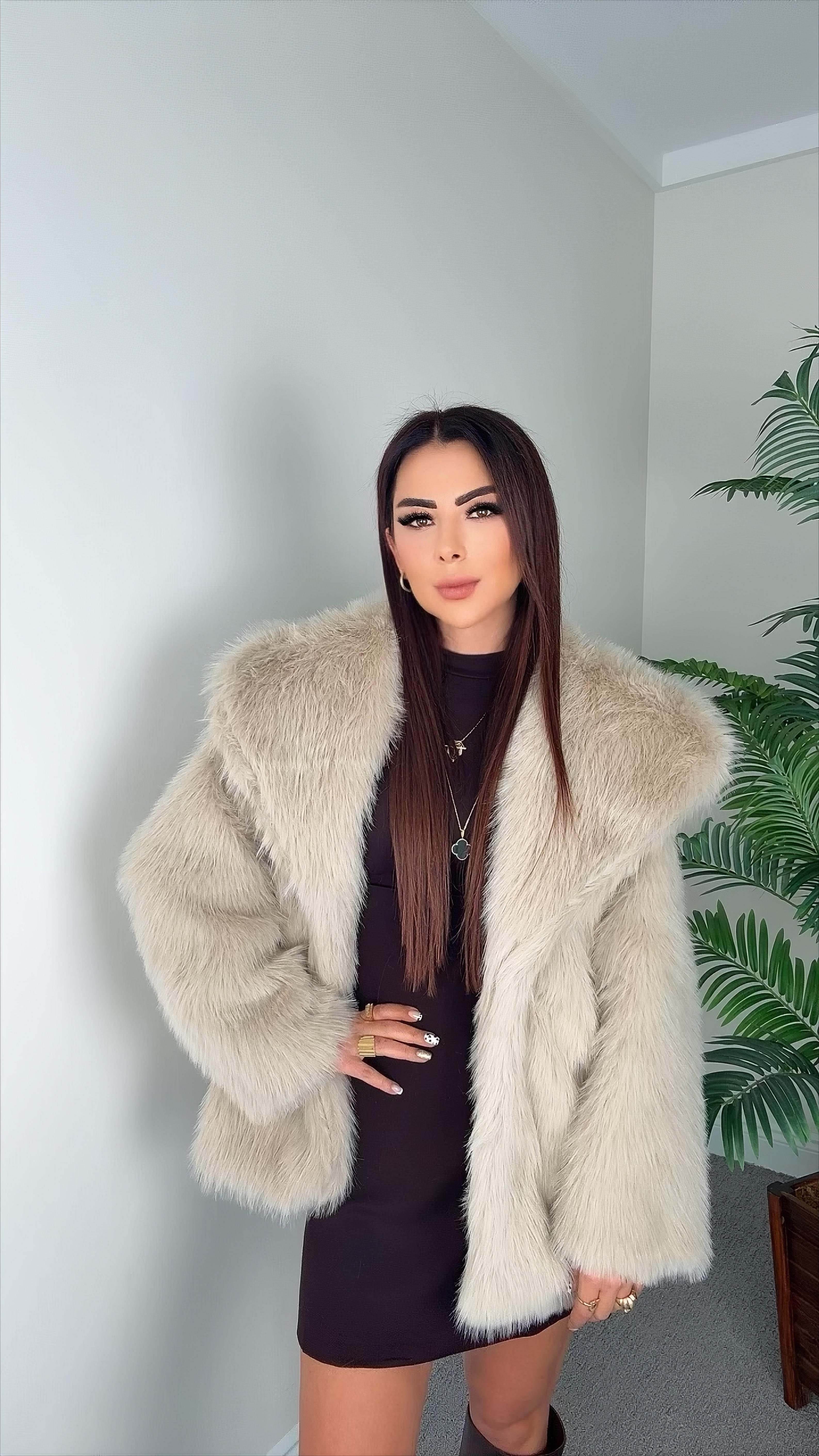 Veronica Kadın Geniş Yaka Bej Kürk