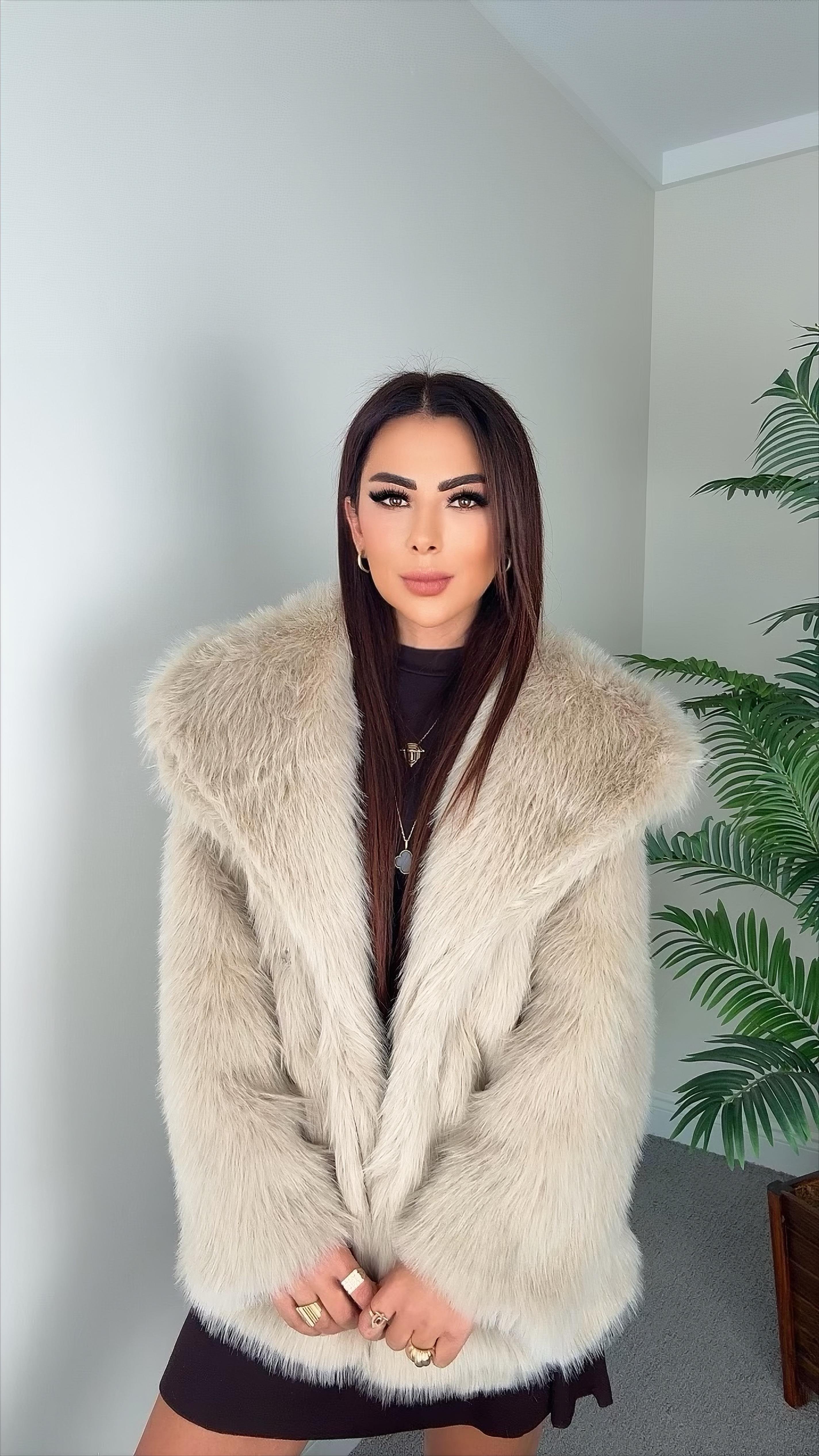 Veronica Kadın Geniş Yaka Bej Kürk
