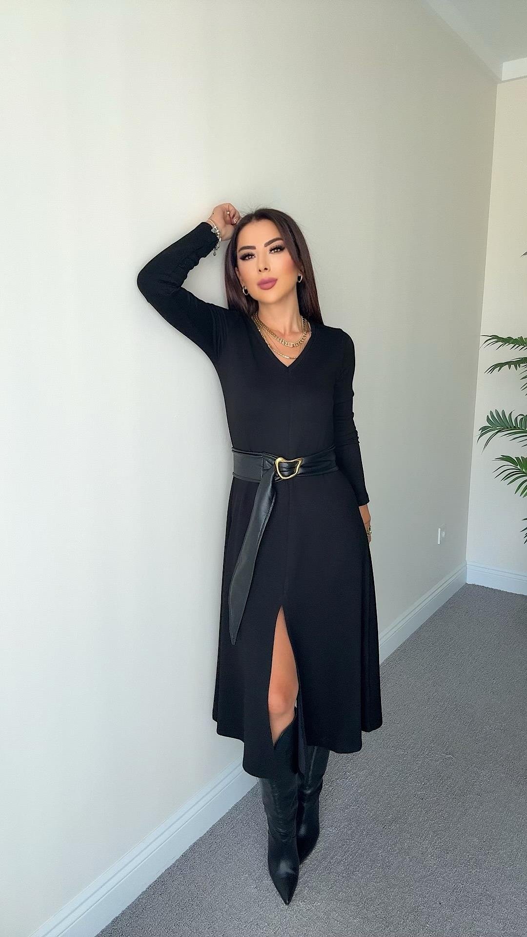 Vivi Kadın Kemerli V Yaka Siyah Elbise
