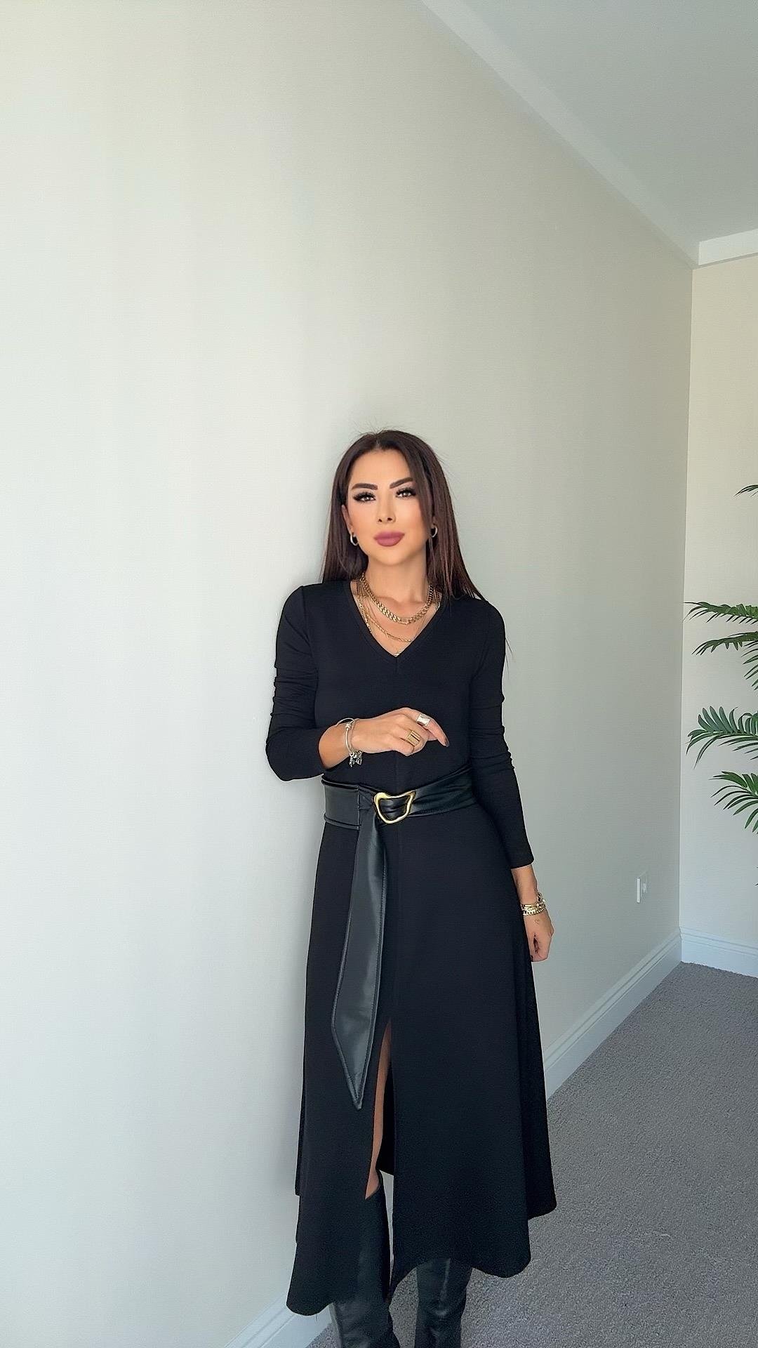 Vivi Kadın Kemerli V Yaka Siyah Elbise