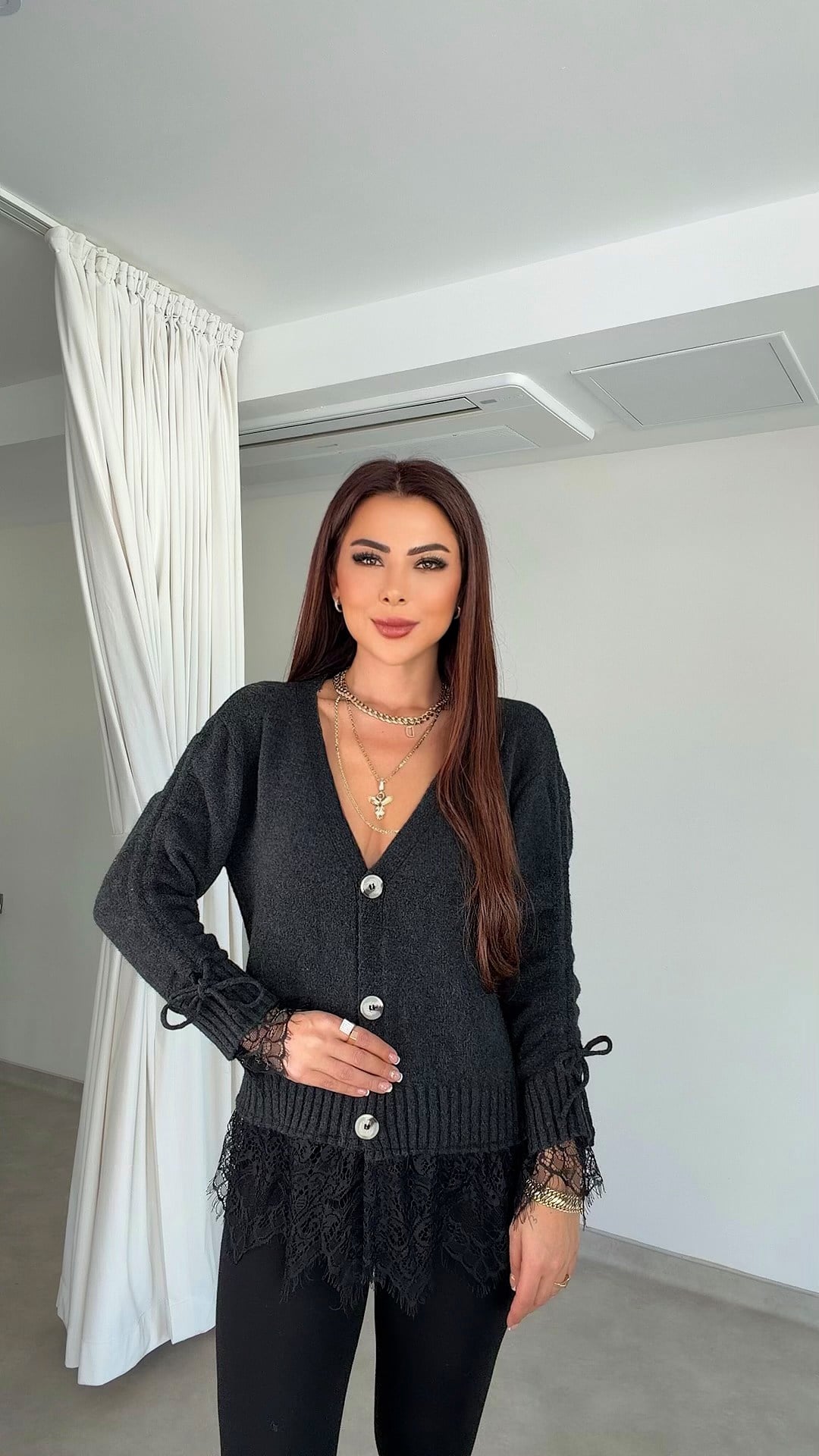 Yanko Kadın Siyah Etek Ucu Güpürlü Hırka