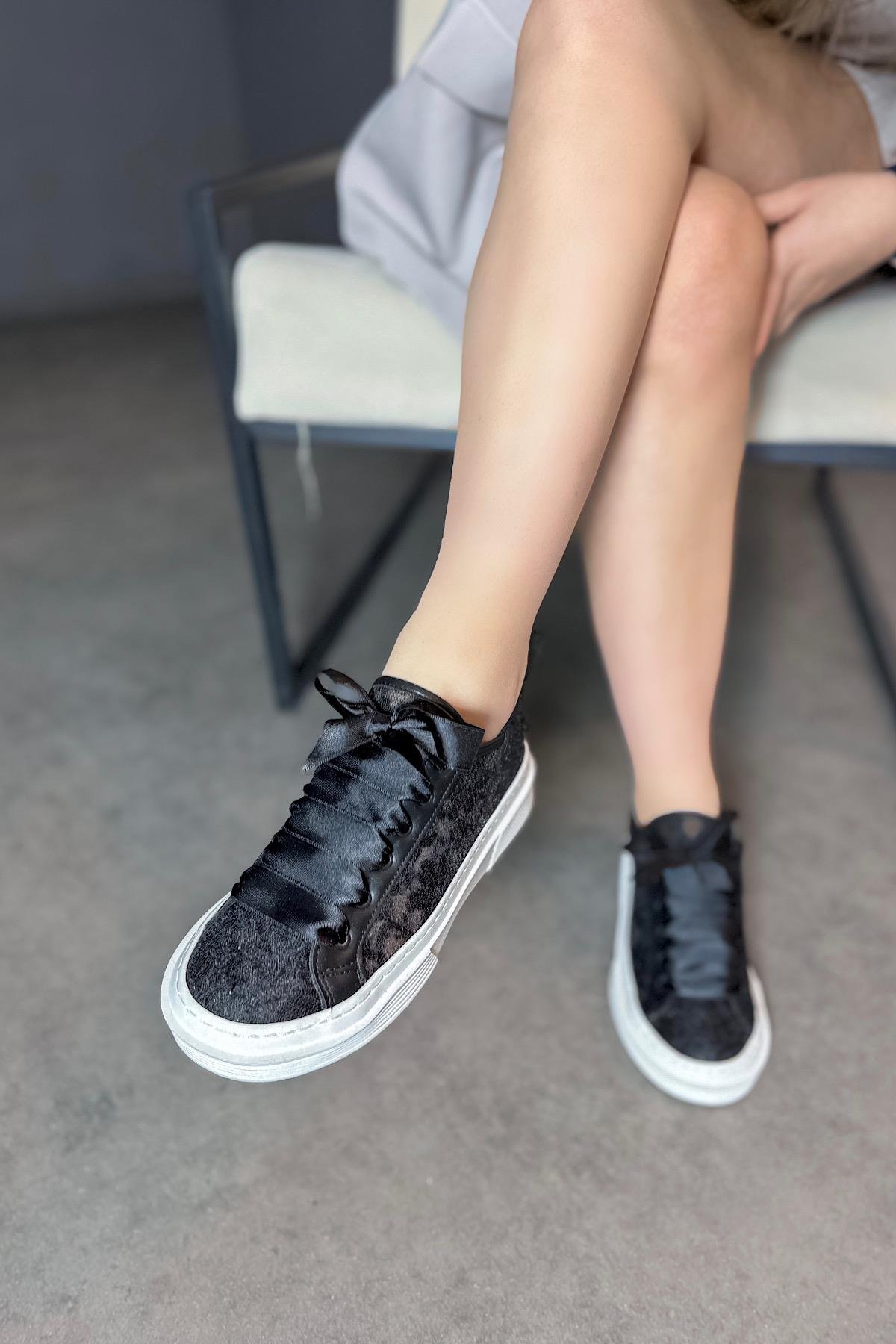 Anali Siyah Desenli Tül Detaylı Kadın Taşlı Sneakers