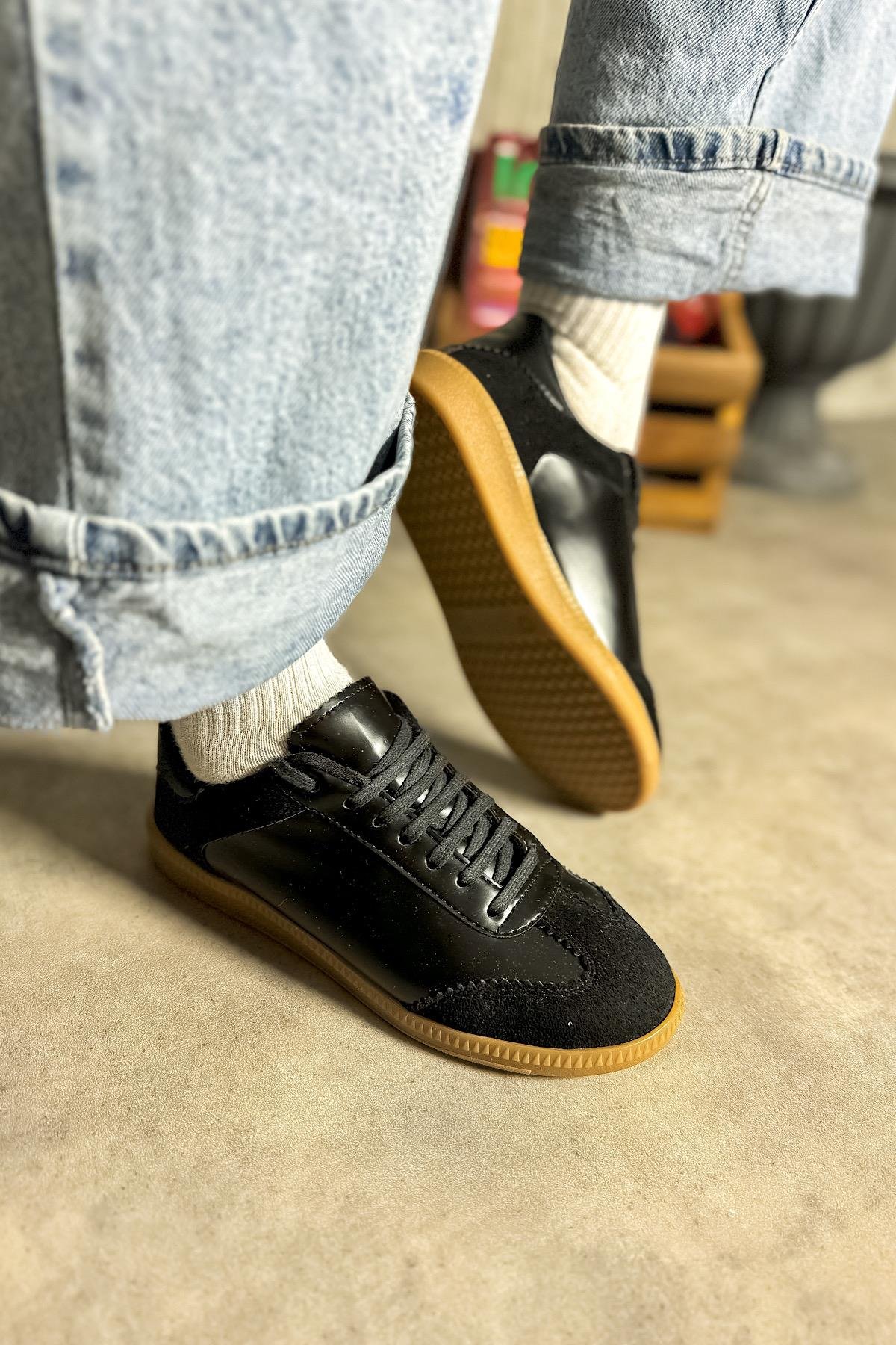 Araz Siyah Cilt Süet Detaylı Kadın Sneakers