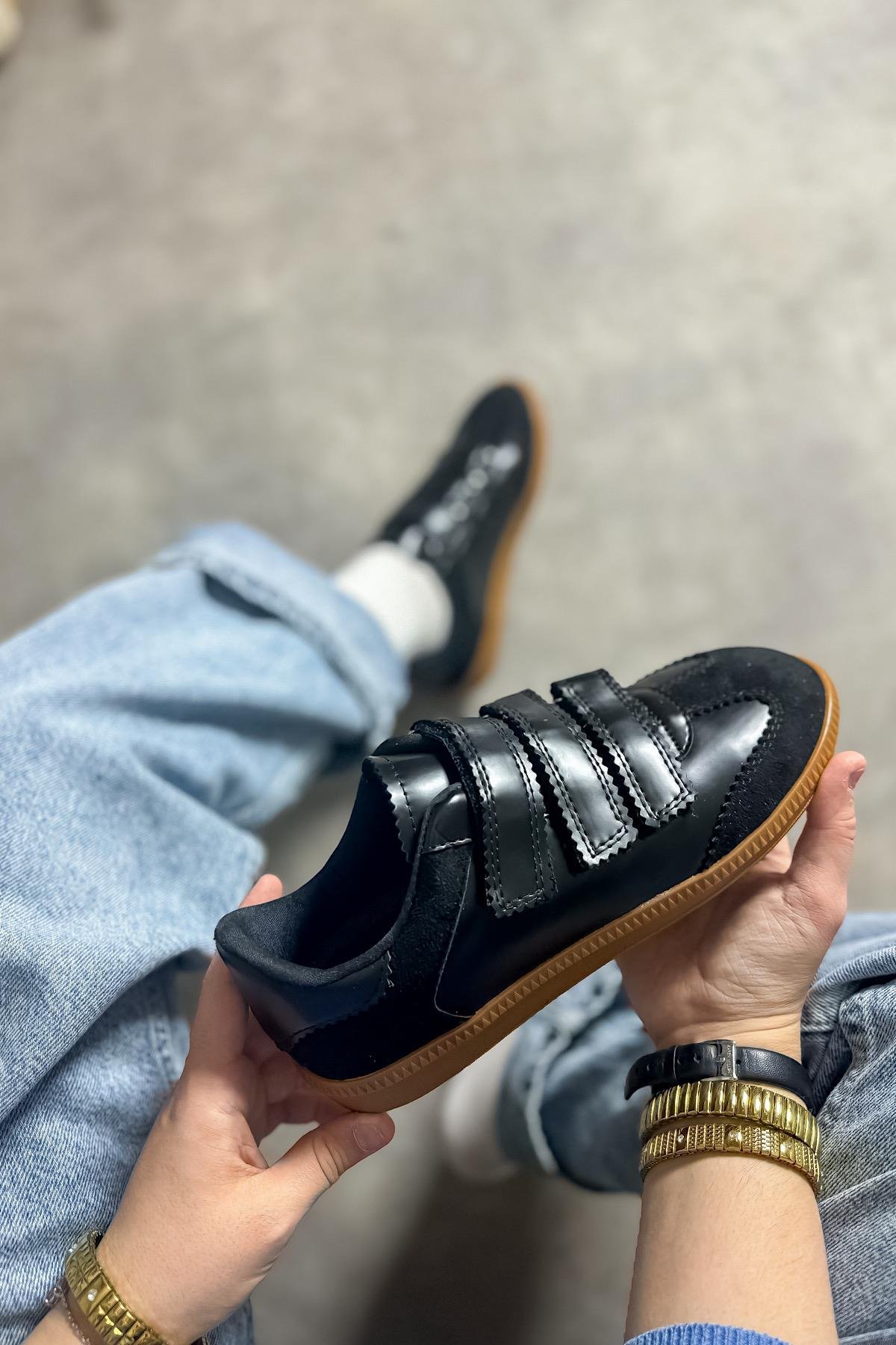 Cırry Siyah Cilt Süet Detaylı Cırtlı Kadın Sneakers