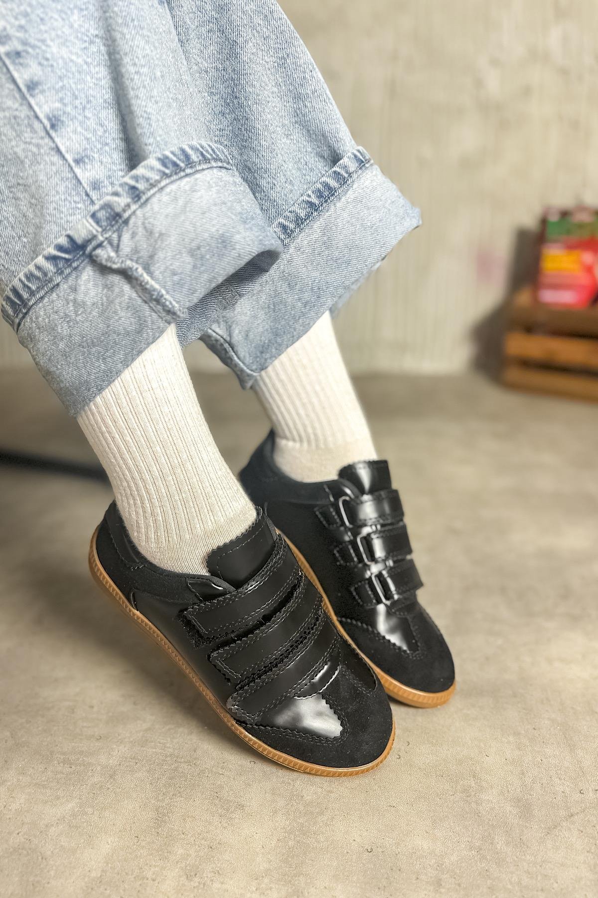 Cırry Siyah Cilt Süet Detaylı Cırtlı Kadın Sneakers