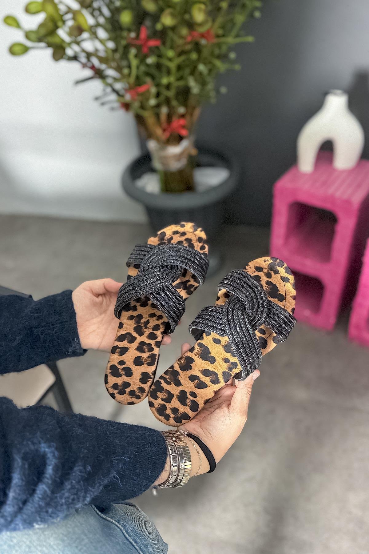 Eleta Leopar Sarmaşık Detaylı Kadın Terlik