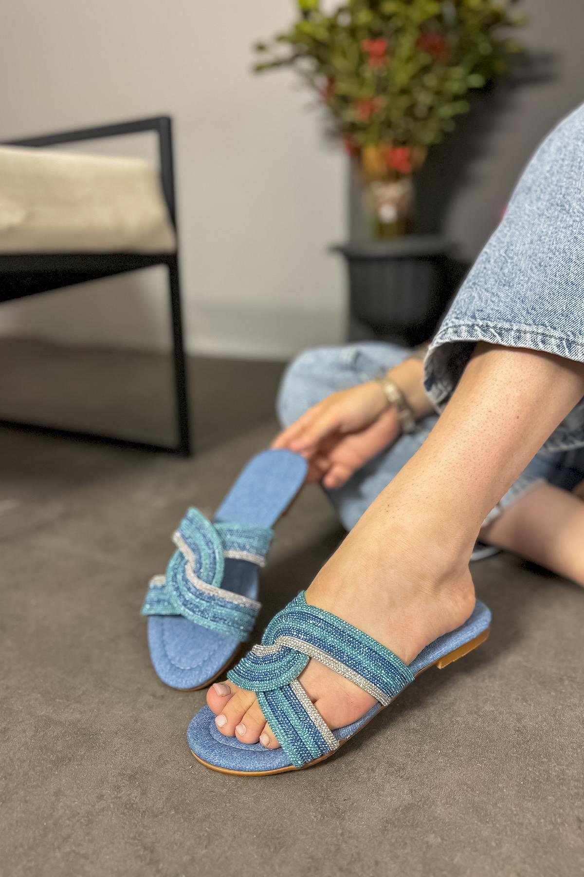 Eleta Mavi Sarmaşık Detaylı Kadın Terlik