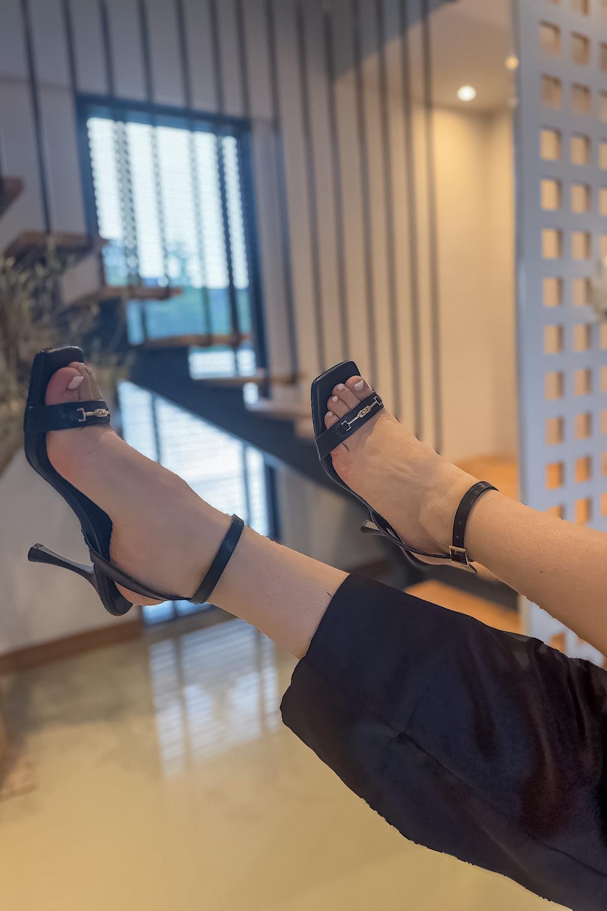 Jessi Siyah Toka Detaylı Kadın Topuklu Ayakkabı