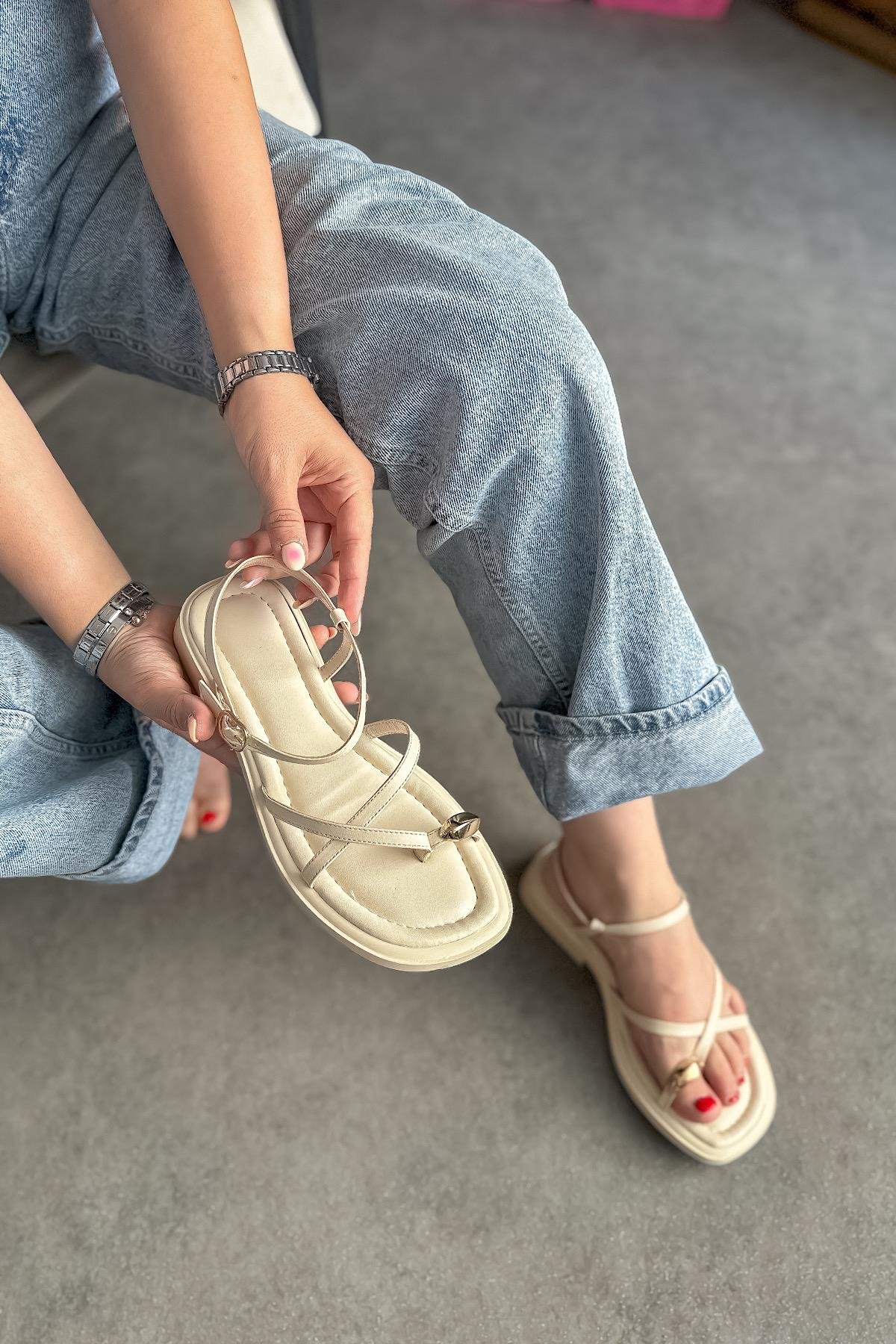 Minka Bej Gold Yüzük Detaylı Kadın Sandalet
