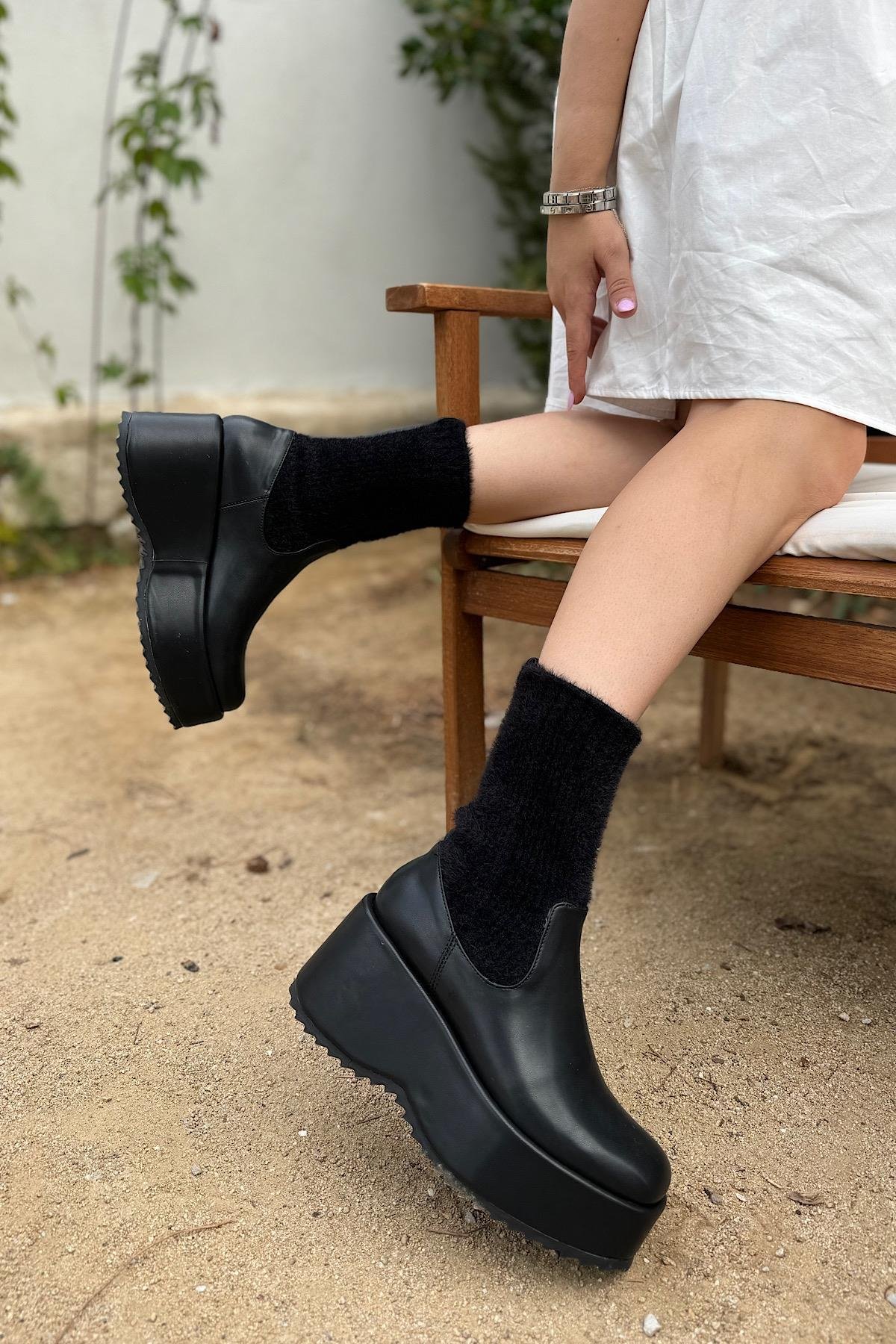 Sage Siyah Triko Kadın Bot