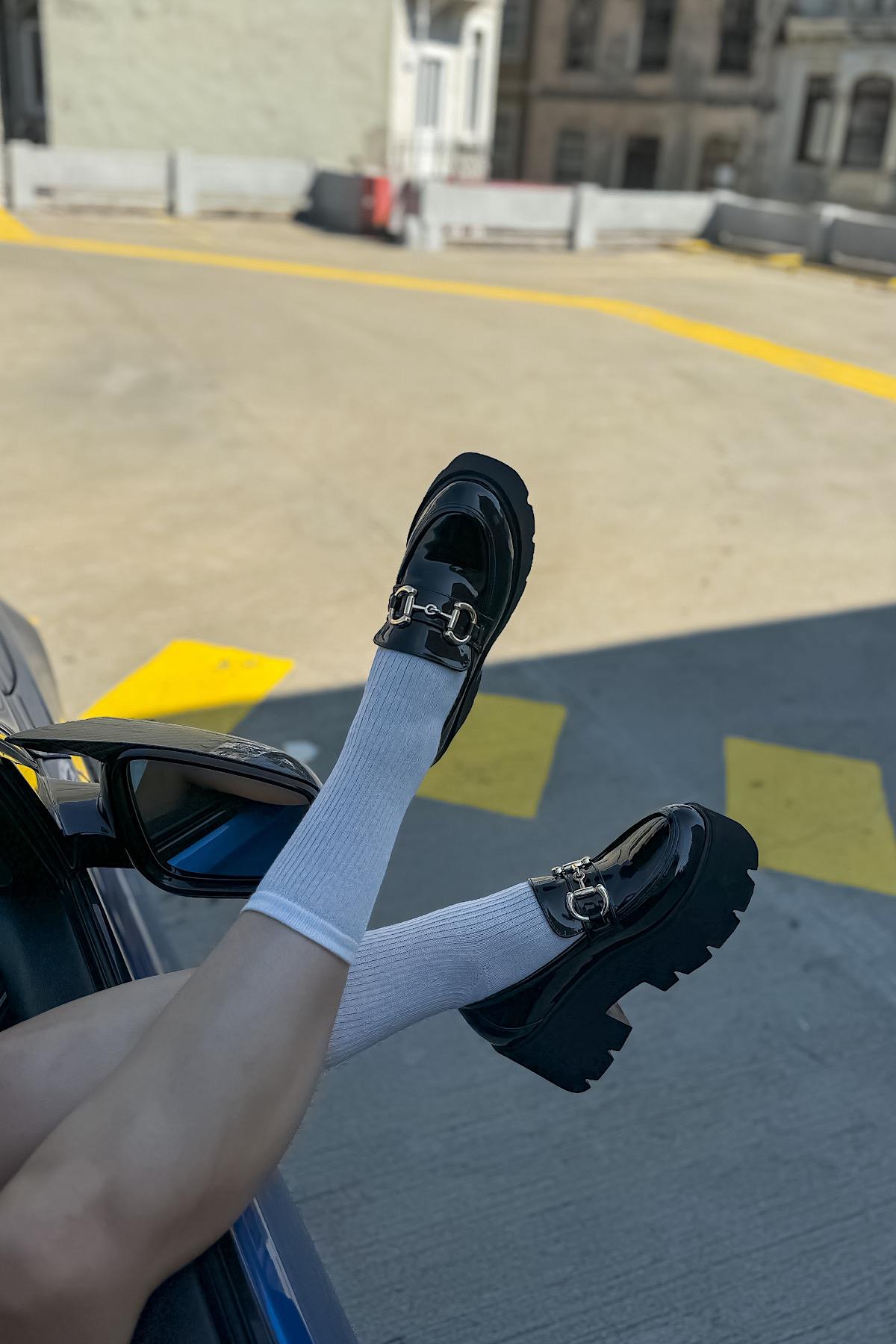 Yoko Siyah Rugan Gold Toka Detaylı Kadın Loafer