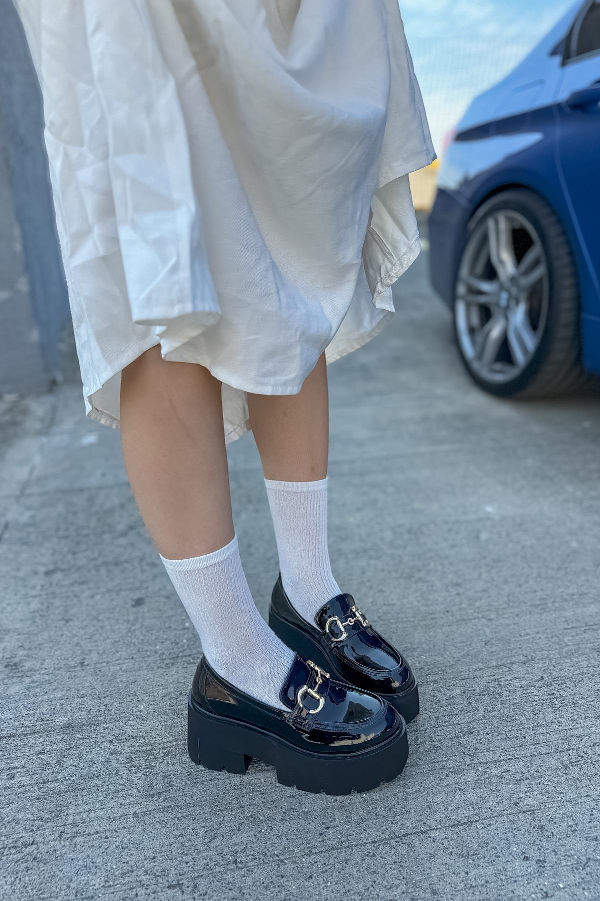 Yoko Siyah Rugan Gold Toka Detaylı Kadın Loafer