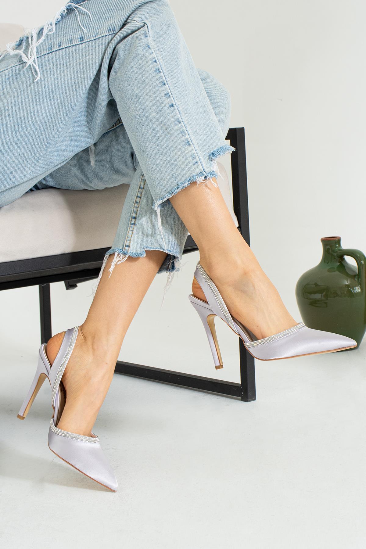 Sais Gri Saten Arka Açık Biye Taş Detaylı Kadın Topuklu Ayakkabı