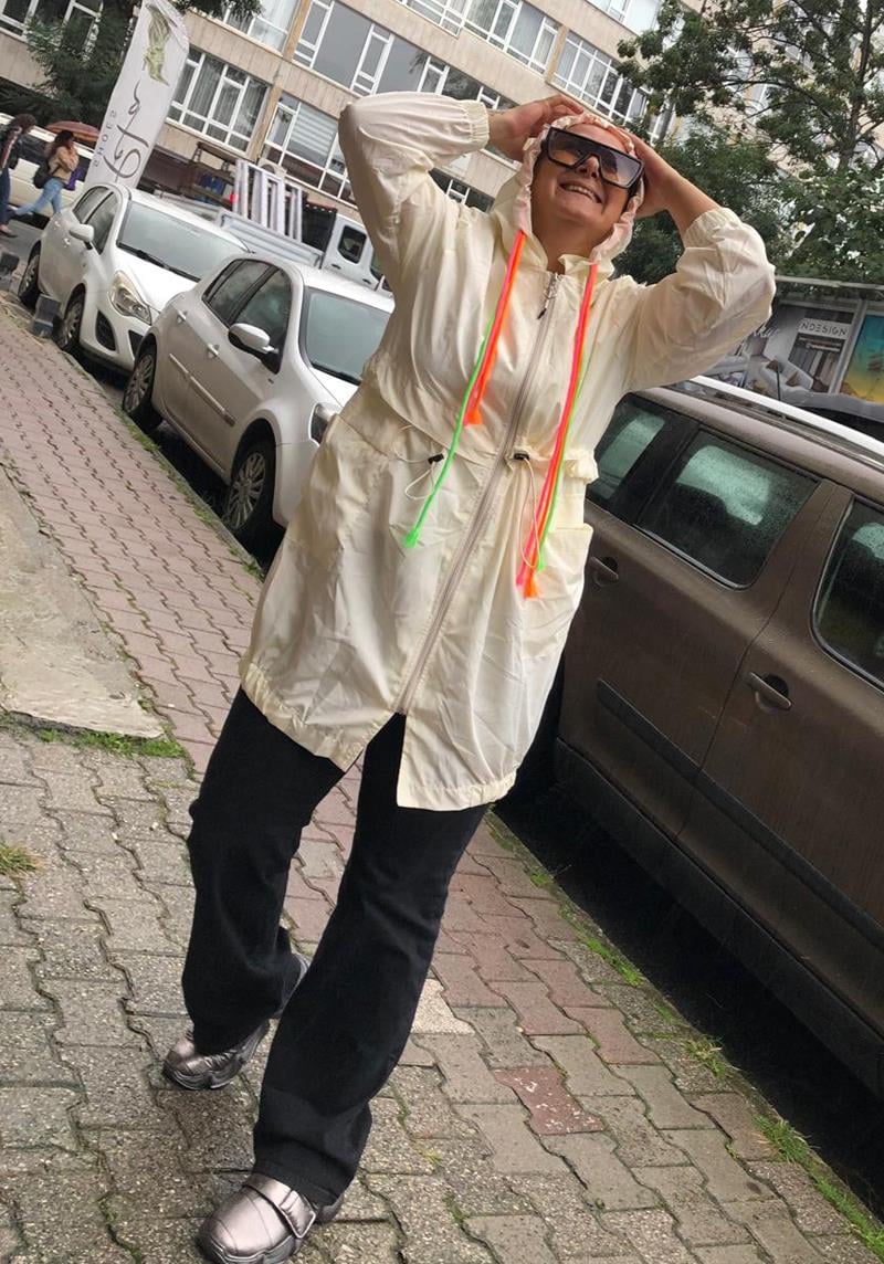 Krem Kapşonlu Yağmurluk