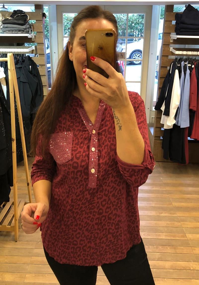 Payet Detaylı Leopar Baskılı Bordo Gömlek