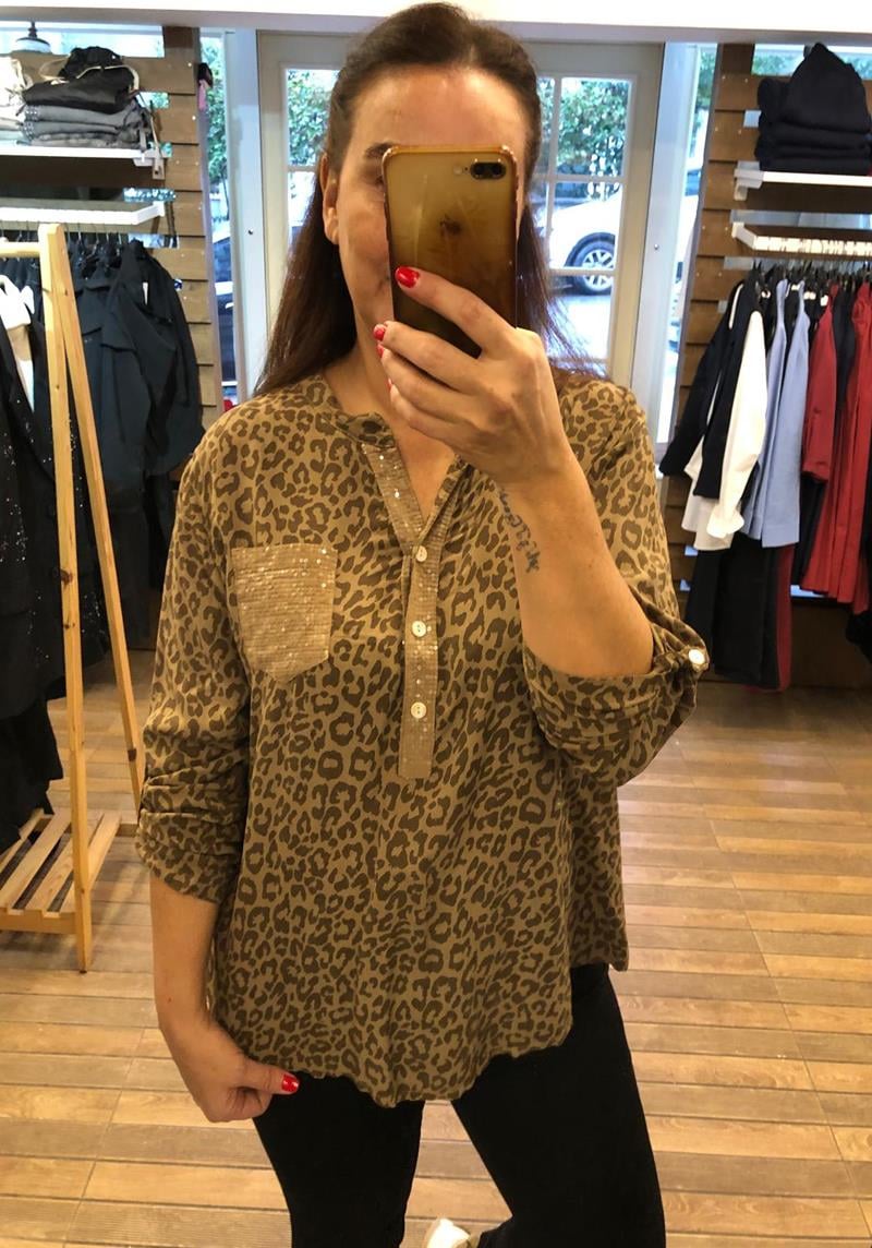 Payet Detaylı Leopar Baskılı Camel Gömlek