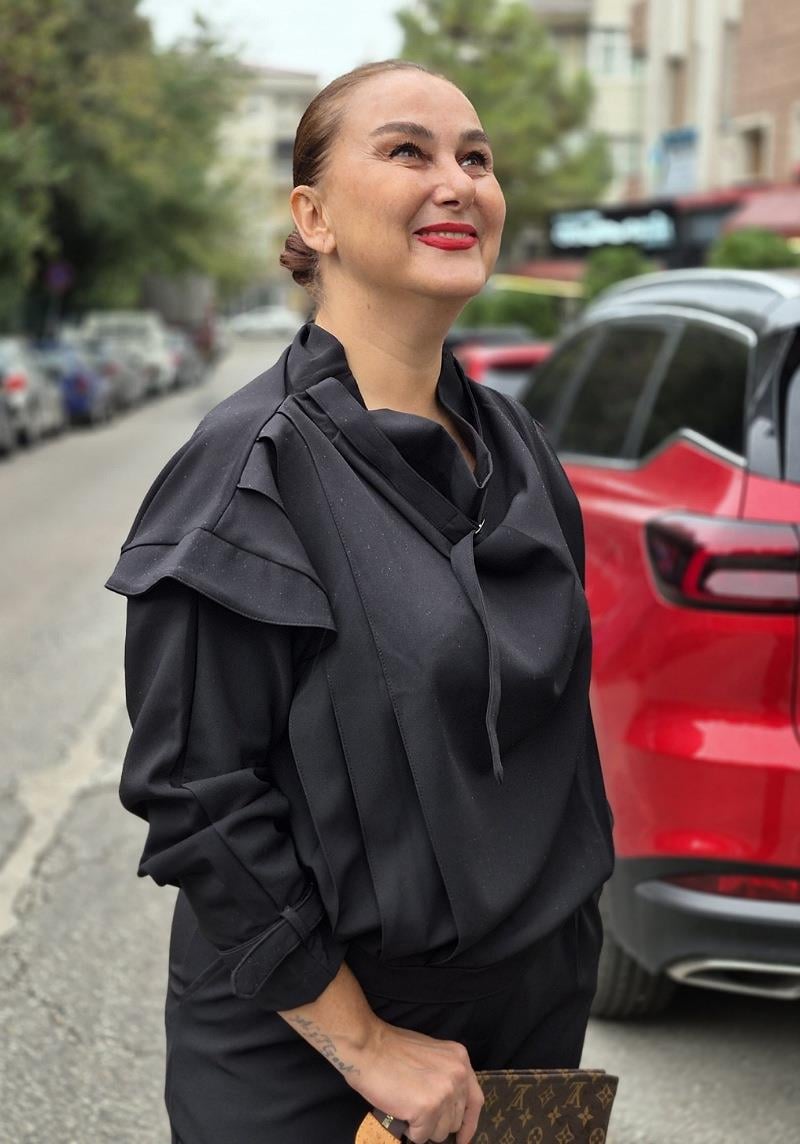 Siyah Pliseli Tasarım Takım 