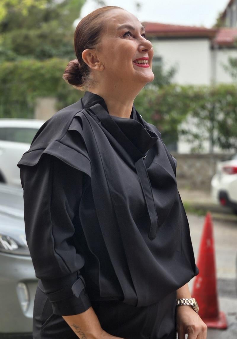 Siyah Pliseli Tasarım Takım 