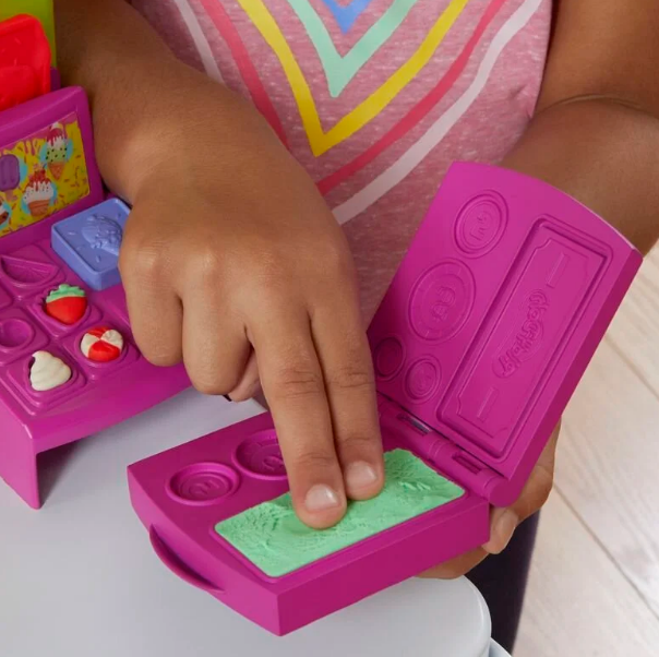 Play Doh Dev Dondurma Arabam F1039