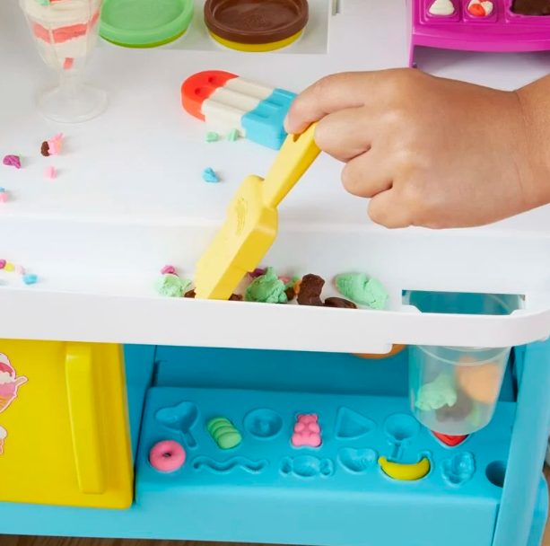 Play Doh Dev Dondurma Arabam F1039