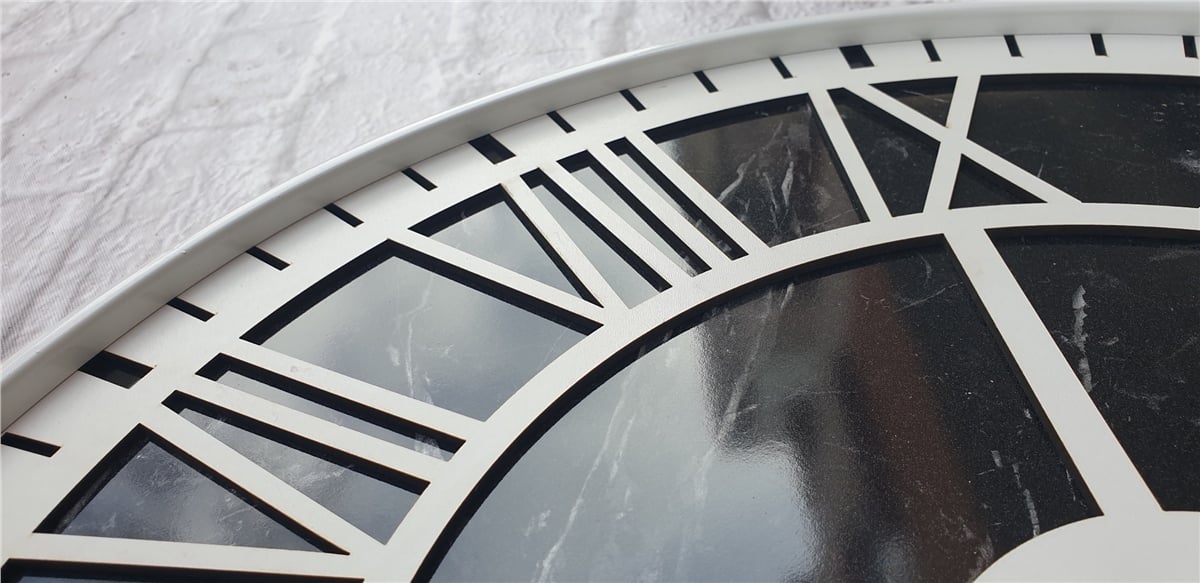 Markakanvas Beyaz Metal Kasalı Mermer Desenli  Duvar Saati  ( Çap 50 cm -Çap 80 cm )