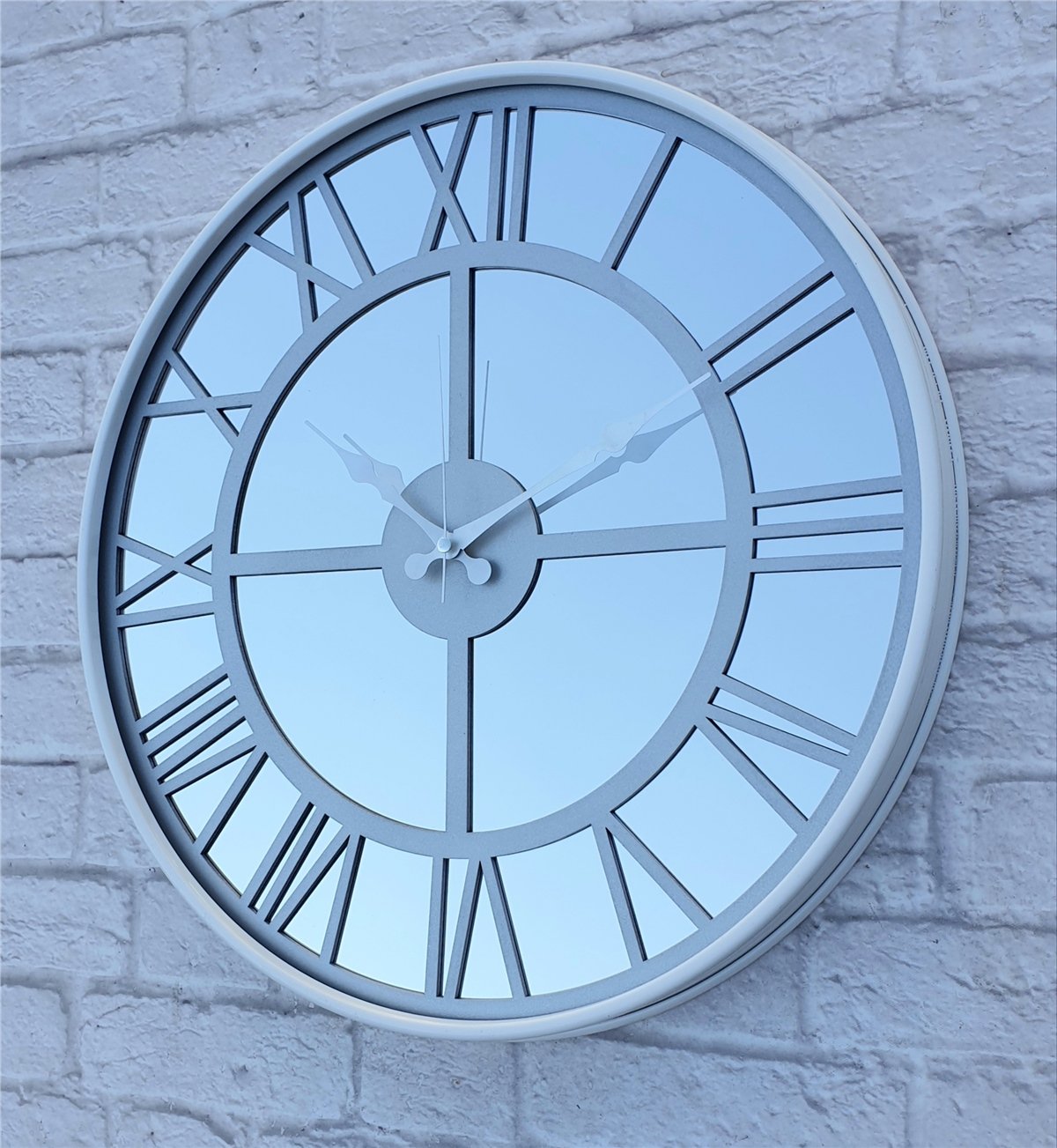 Markakanvas Beyaz Renk Metal Kasalı Aynalı   Duvar Saati Çap 40 cm - Çap 50 cm