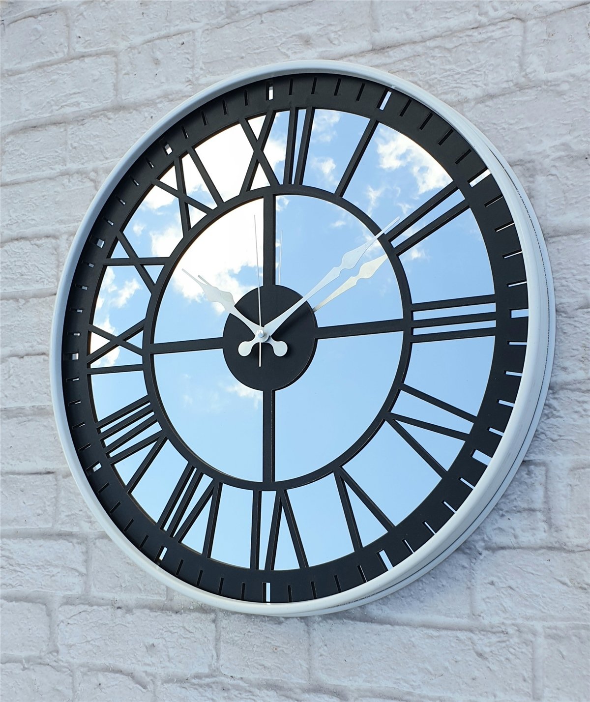 Markakanvas Beyaz Renk Metal Kasalı Aynalı   Duvar Saati Çap 40 cm - Çap 50 cm