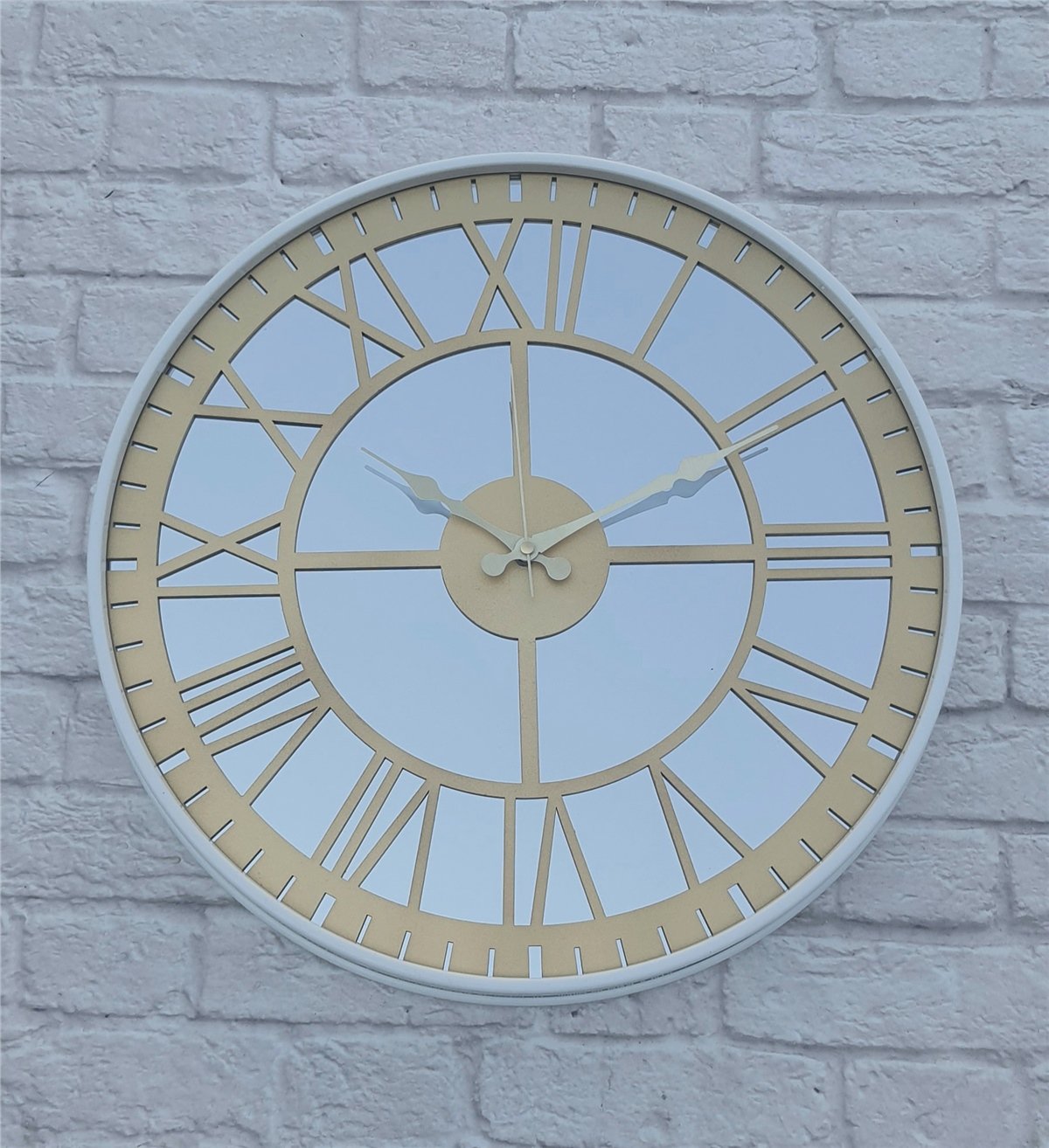 Markakanvas Beyaz Renk Metal Kasalı Aynalı   Duvar Saati Çap 40 cm - Çap 50 cm