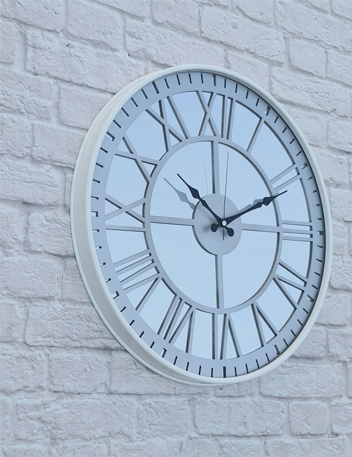 Markakanvas Beyaz Renk Metal Kasalı Aynalı   Duvar Saati Çap 40 cm - Çap 50 cm