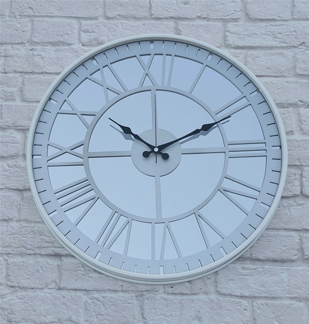 Markakanvas Beyaz Renk Metal Kasalı Aynalı   Duvar Saati Çap 40 cm - Çap 50 cm