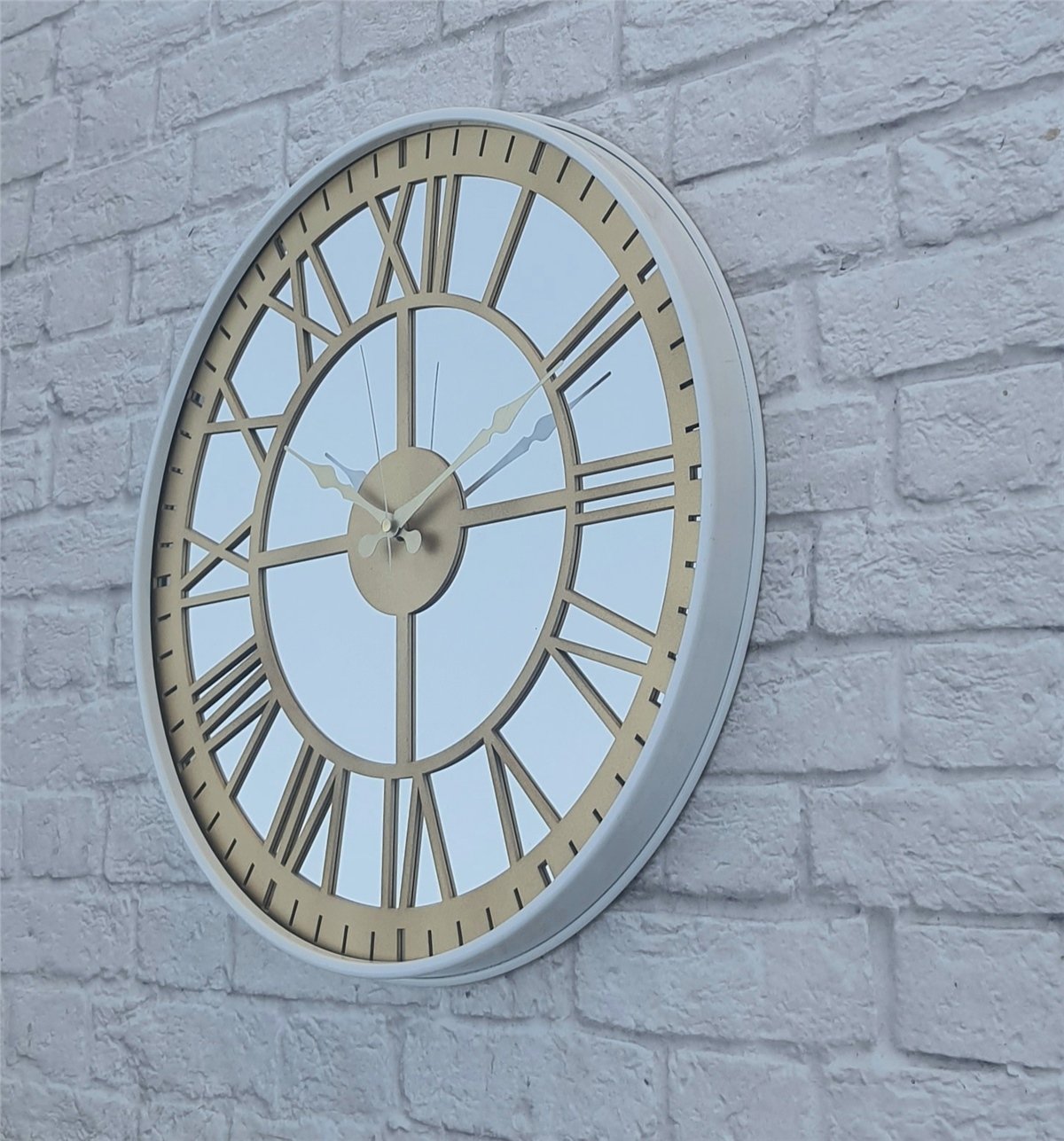 Markakanvas Beyaz Renk Metal Kasalı Aynalı   Duvar Saati Çap 40 cm - Çap 50 cm